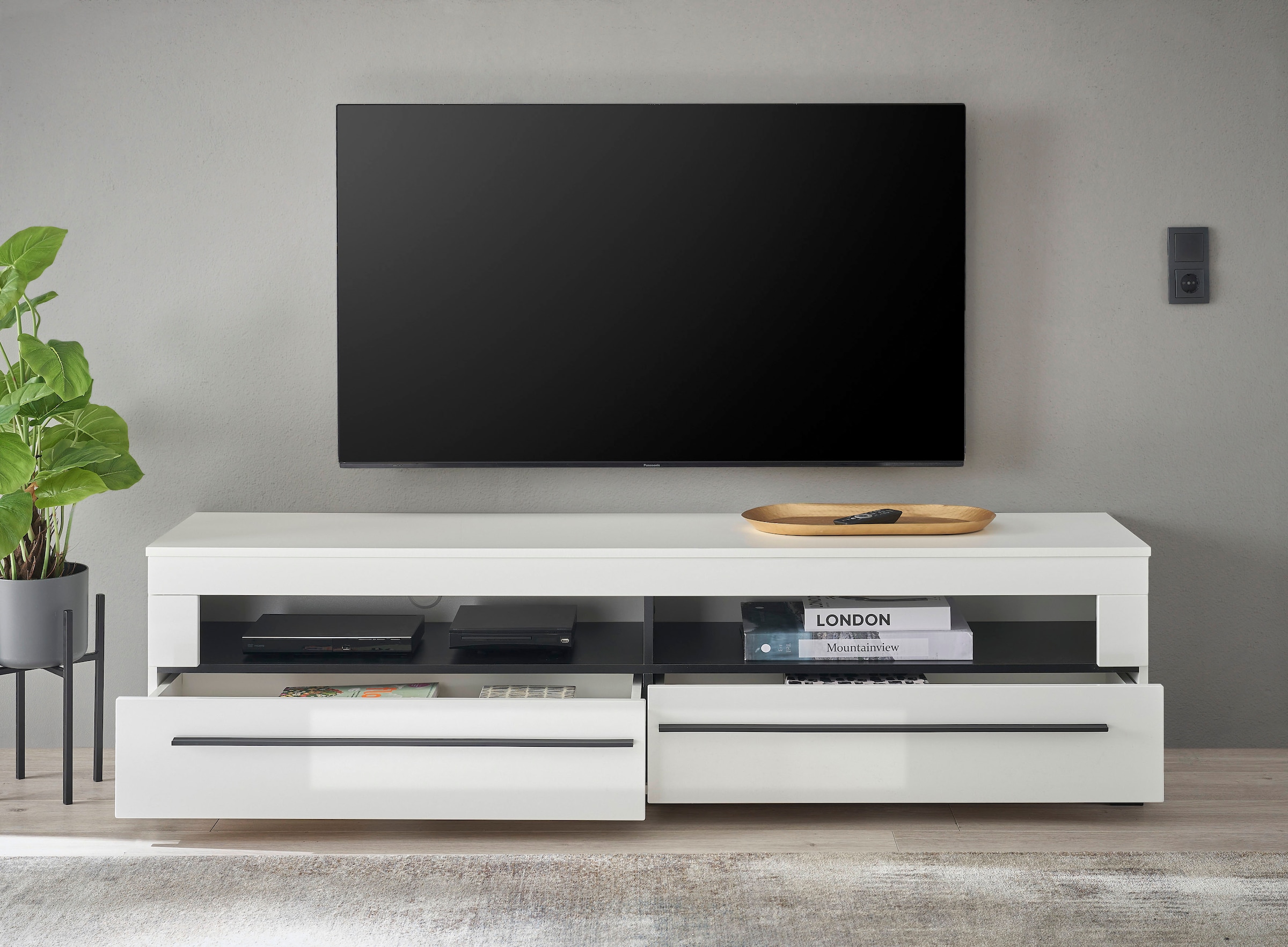 INOSIGN Lowboard »modernes TV-Unterteil, Kommode in Eiche Evoke oder weiß«, schwarze Stangengriffe, ausreichend Stauraum, vielseitig einsetzbar