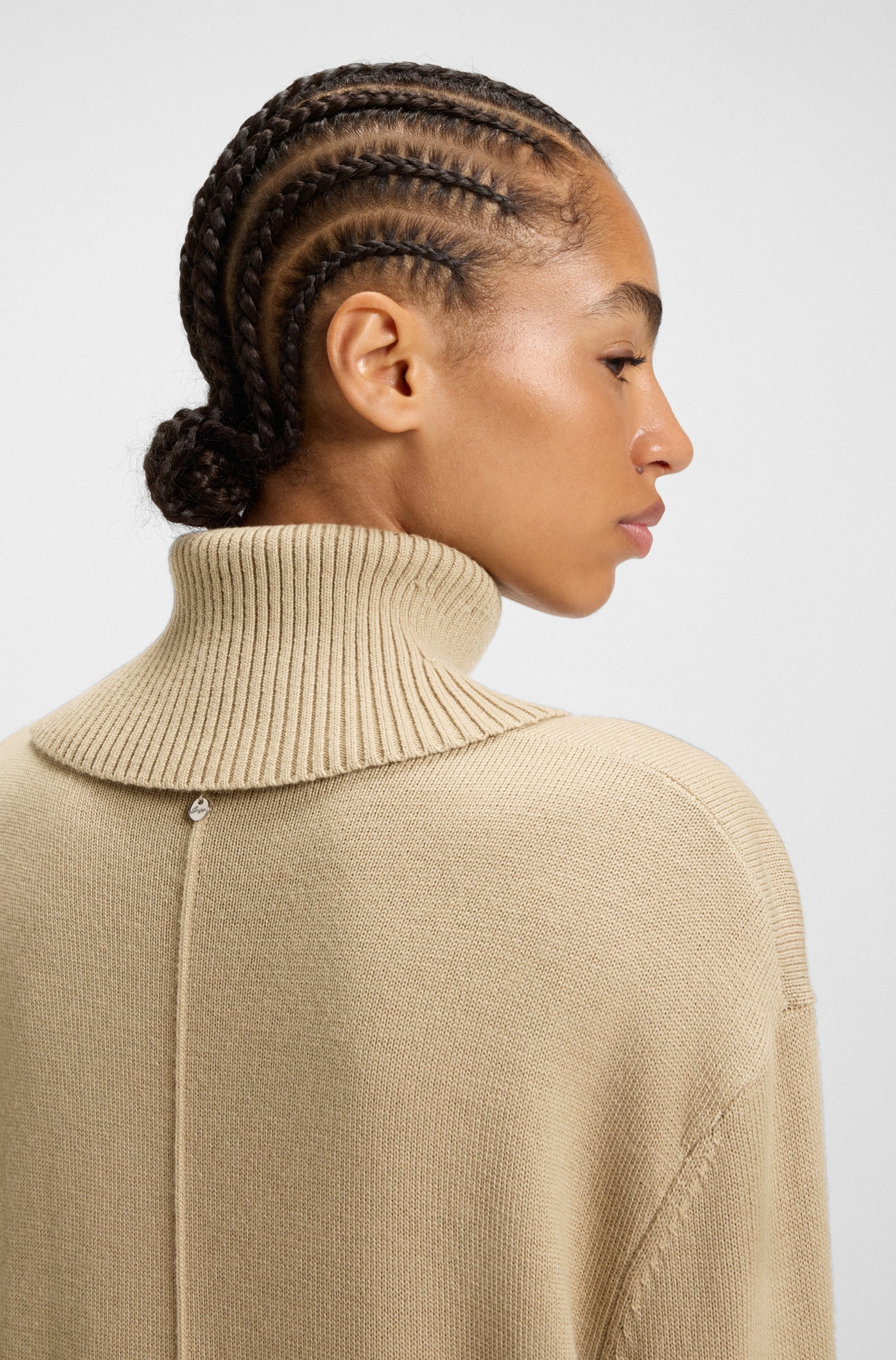 BOSS ORANGE Strickkleid »Feringatessa Premium Damenmode«, Relaxed Fit, mit Schlitzdetails, Turtle Neck