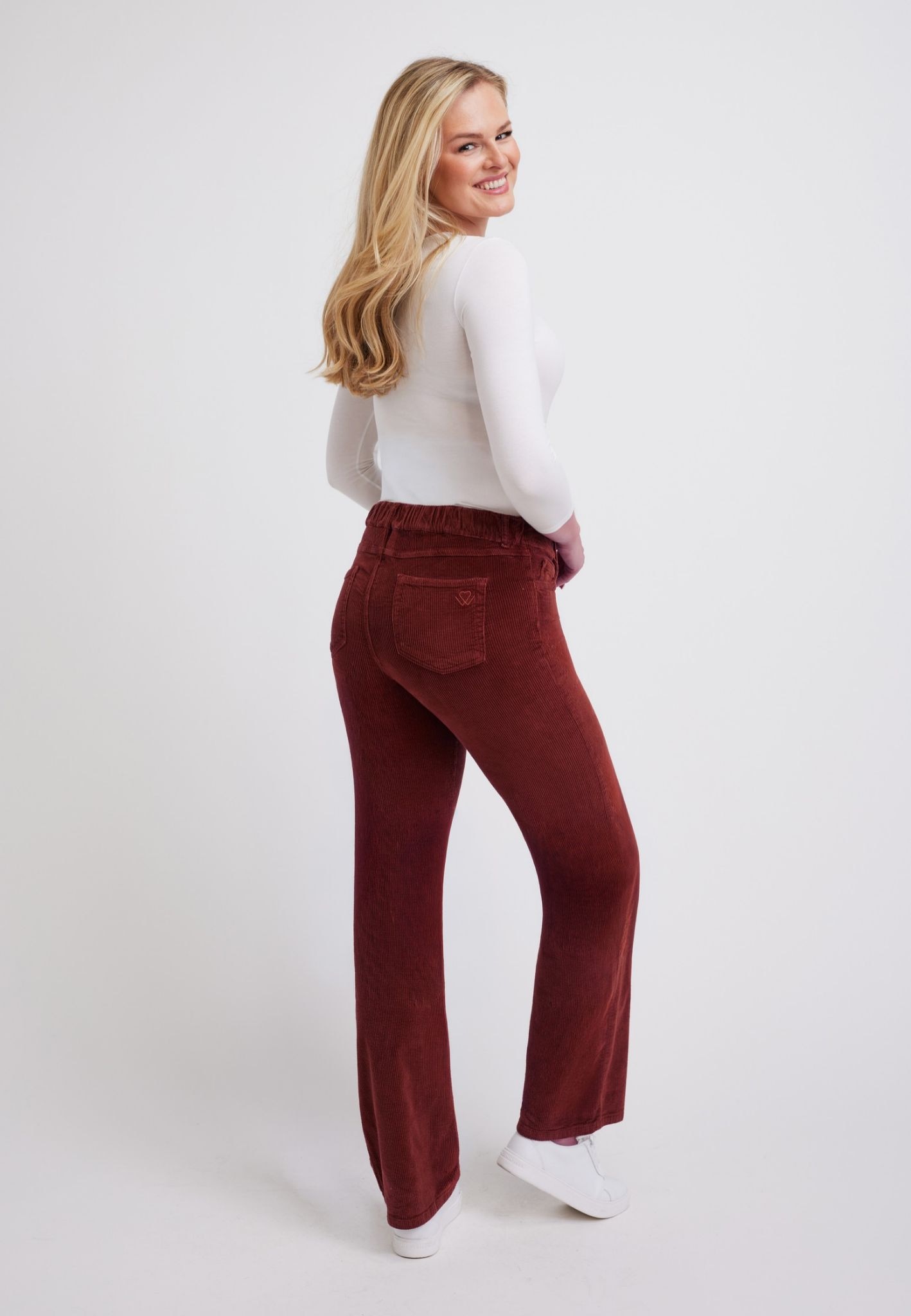 wonderjeans Cordhose  mit Stretch für eine perfekte Passform