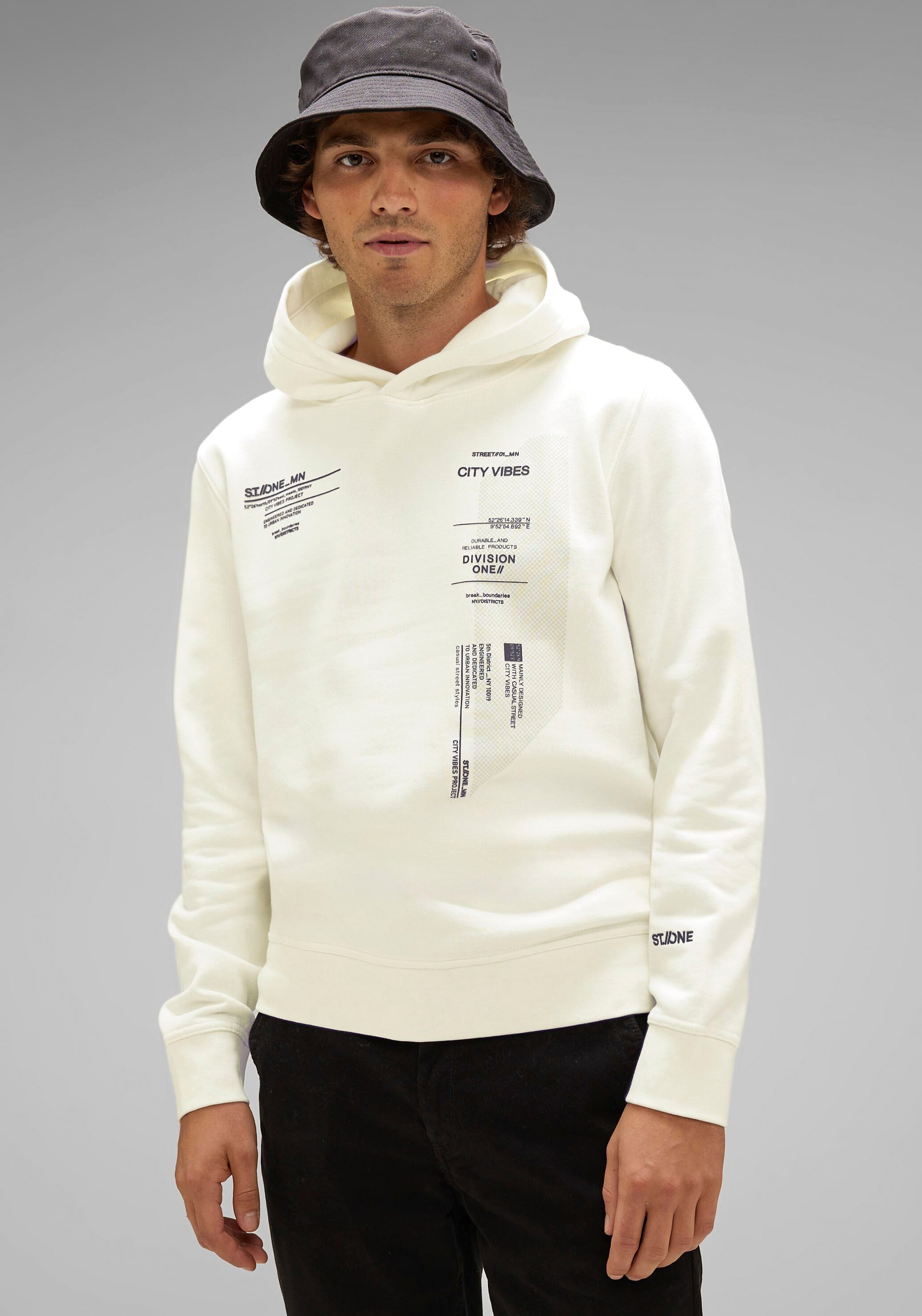 Hoodie, mit kleiner Logostickerei