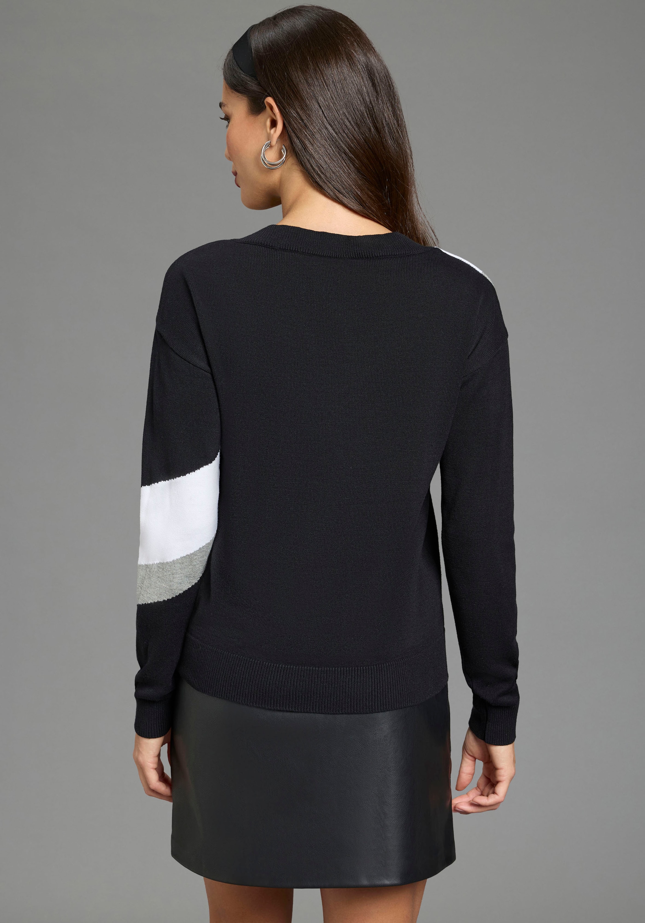 AJC Streifenpullover mit trendigem Diagonal-Colourblocking
