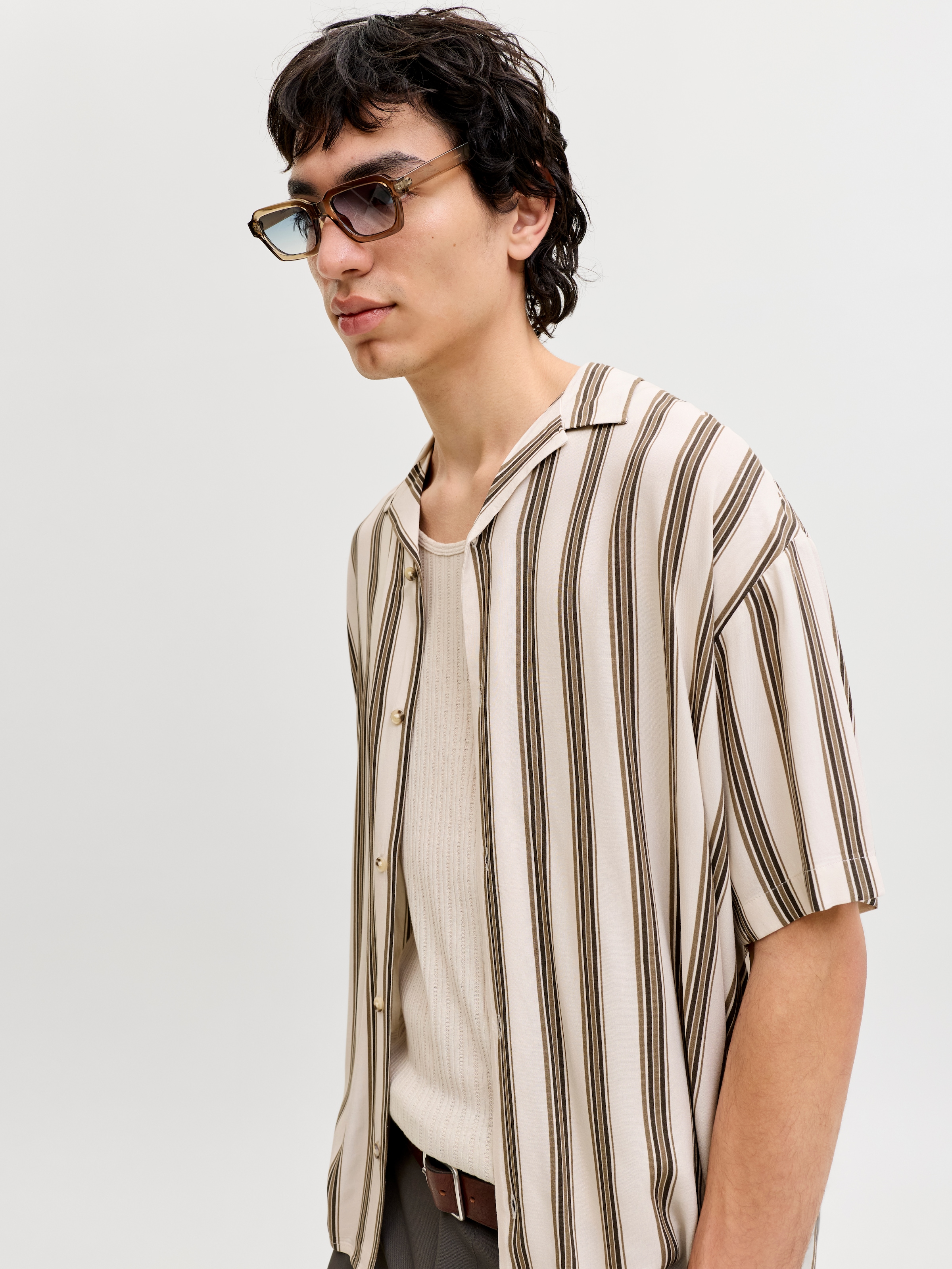 Jack & Jones Kurzarmhemd »JJEJEFF RESORT STRIPE SHIRT S/S SN« Viskose, loose fit