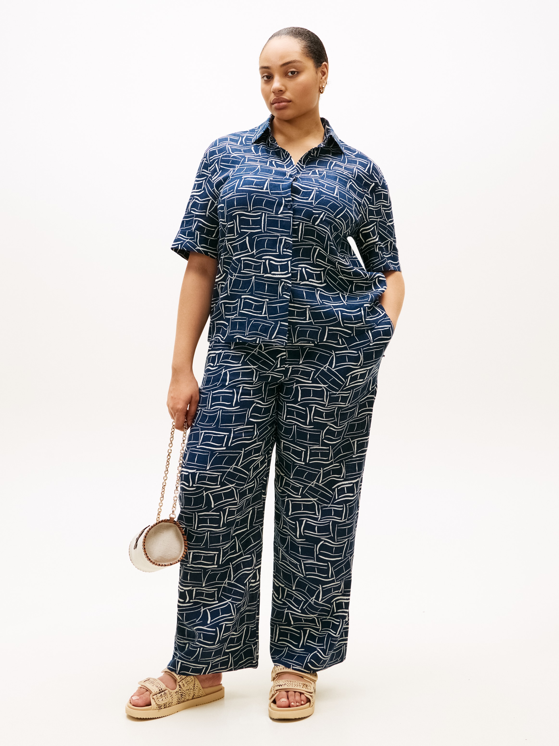 Tommy Hilfiger Curve Kurzarmshirt »CRV ESS LINEN SHIRT WITH SS« in großen Größen