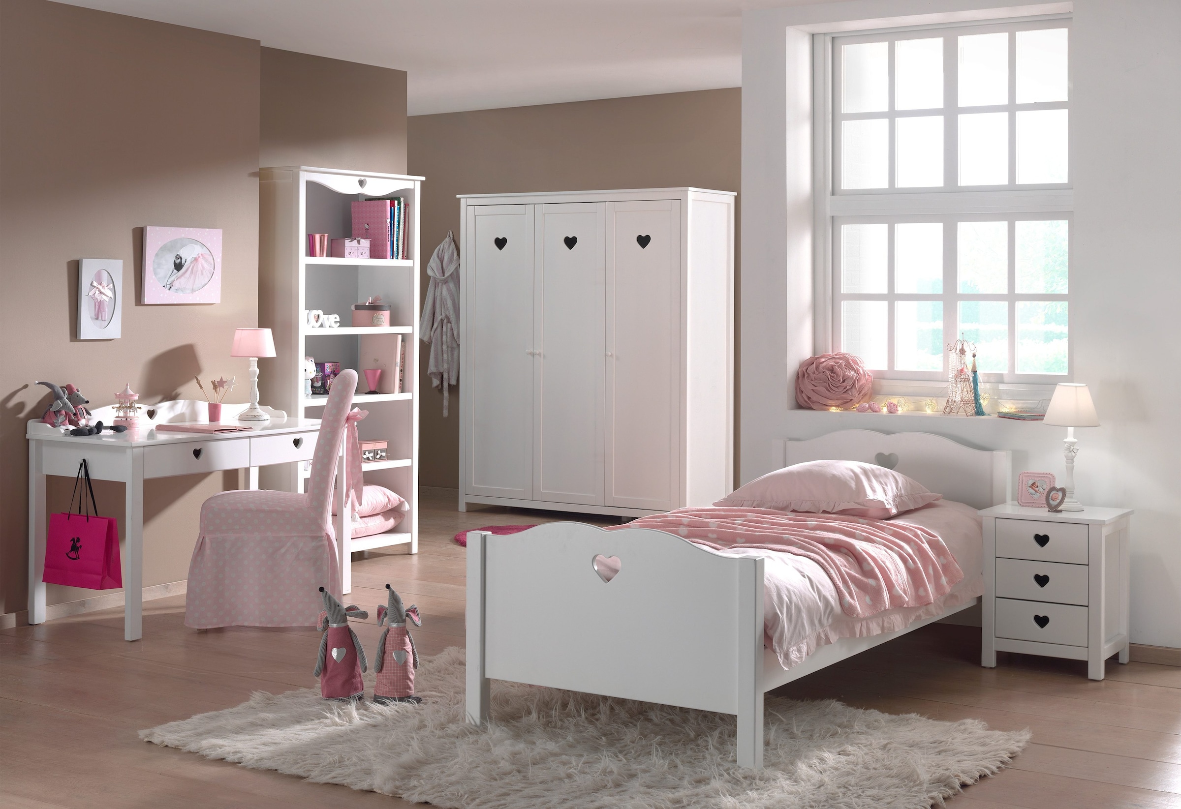 Vipack Kinderbett »Amori, mit nostalgischer Herz-Optik, geschwunges Kopf- und Fußteil«, (B/H/T ca. 212x80x96cm, Weiß lackiert mit Herz-Ausschnitt), Metallwinkel als Rahmenauflage, nur für festen Lattenrost geeignet