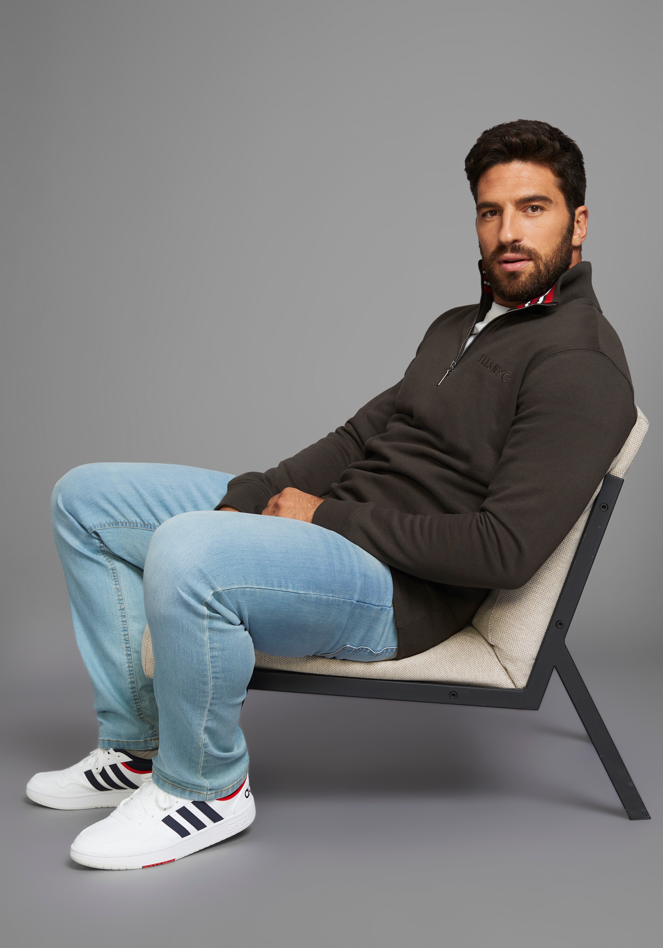 H.I.S Sweatshirt, unifarben, aus dehnbarer Sweatware, mit Logostickerei