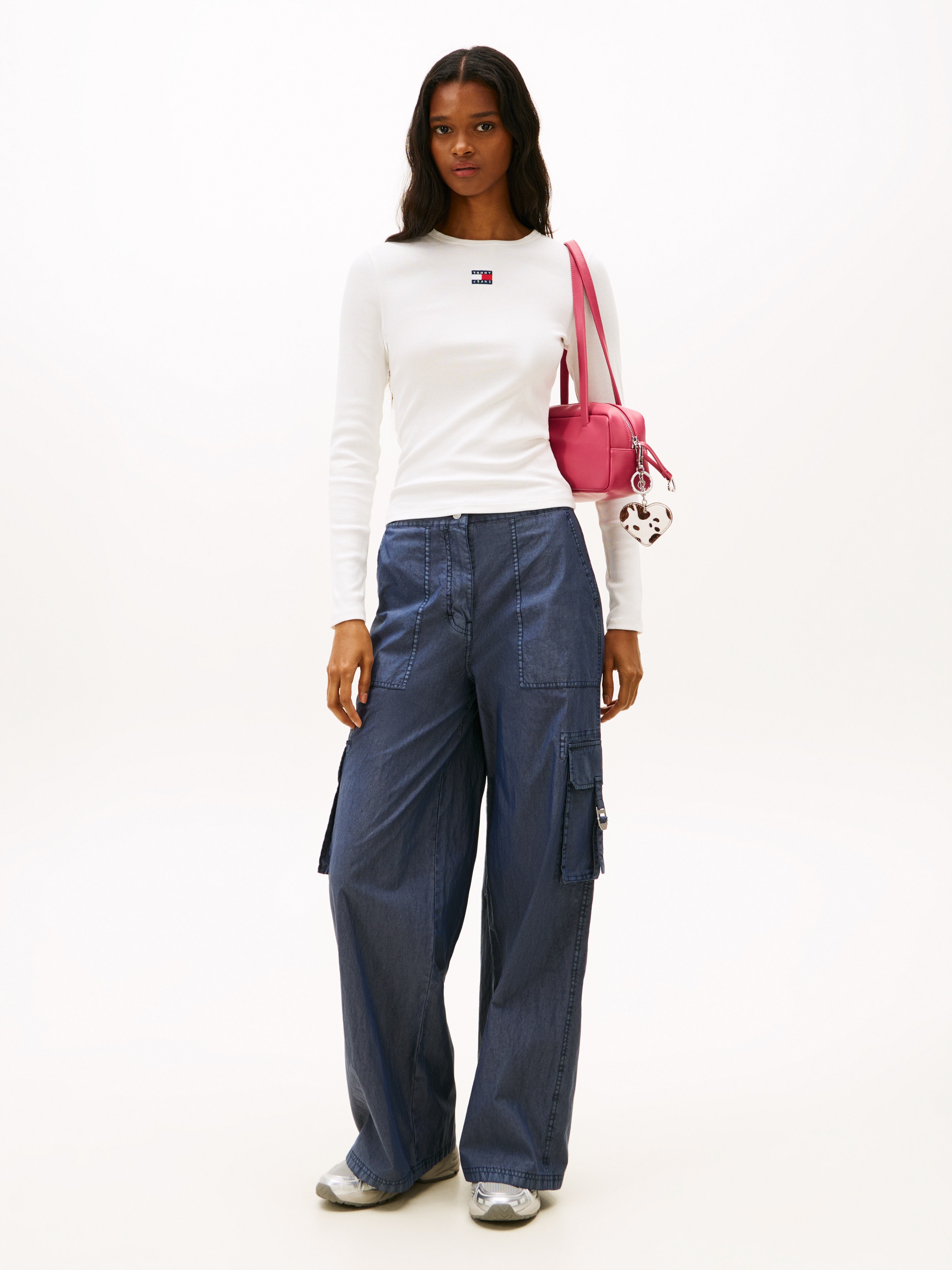 Tommy Jeans Langarmshirt »TJW SLIM LS BADGE TEE EXT« Baumwollmischung, Stretch, slim fit