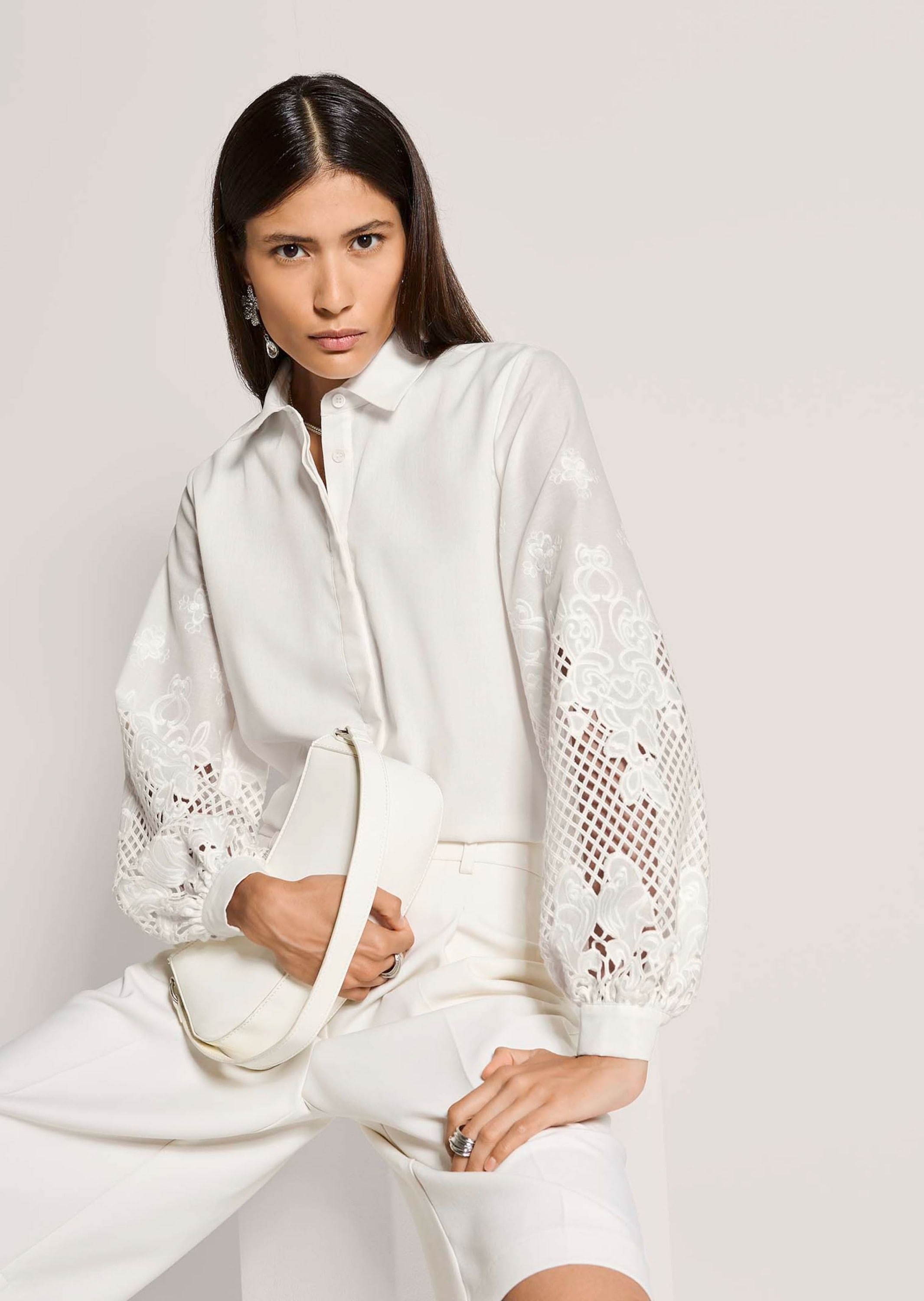 MADELEINE Langarmbluse »Hemdbluse Blusenshirt mit Lochstickerei« Langarm mit Spitzenärmeln