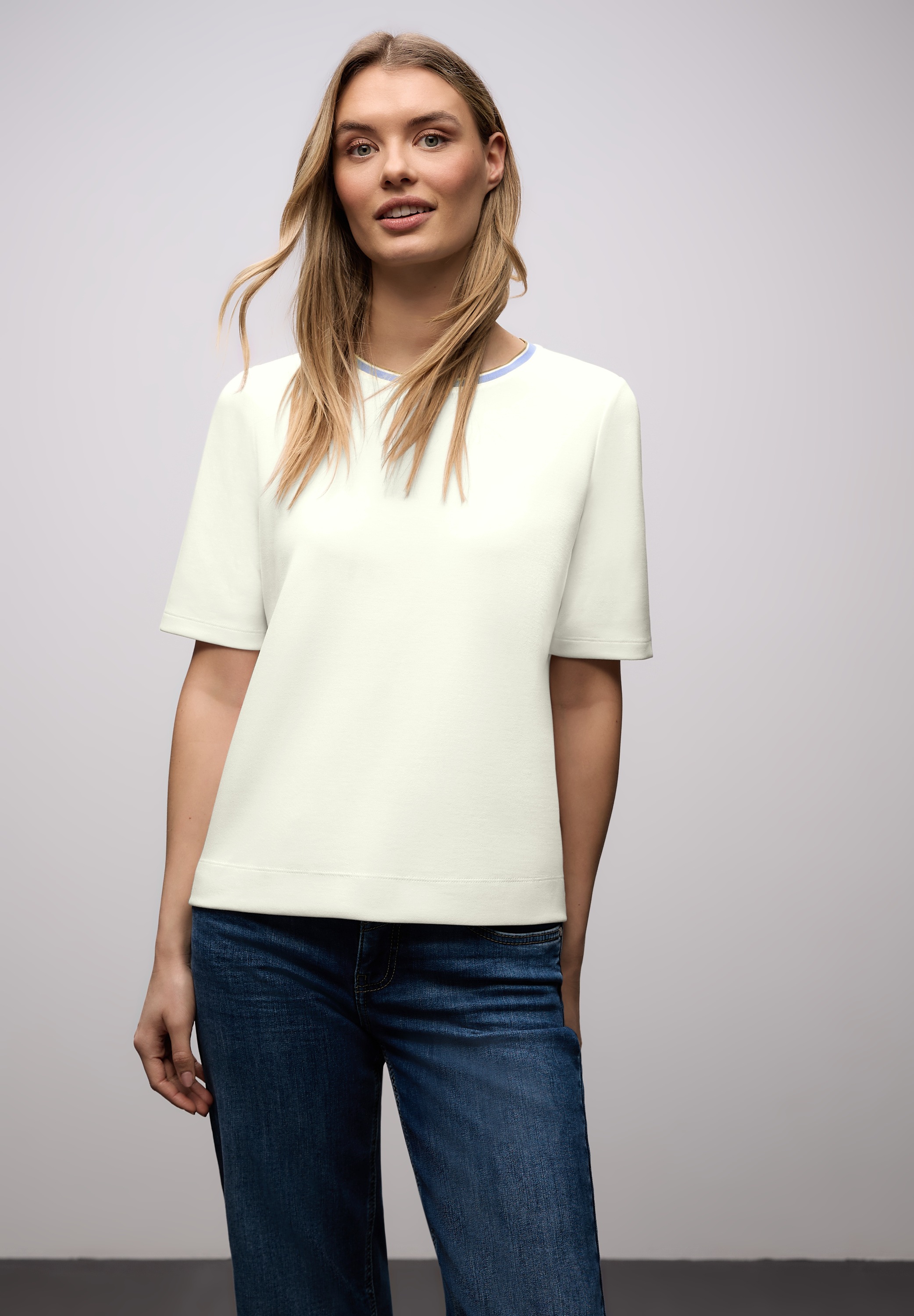 STREET ONE Rundhalsshirt mit Kontrastdetail am Rundhalsausschnitt