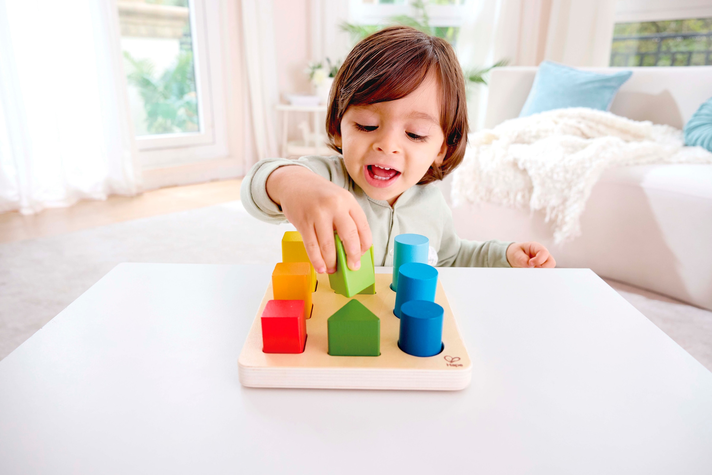 Hape Steckspielzeug »Farben- und Formensortierer«