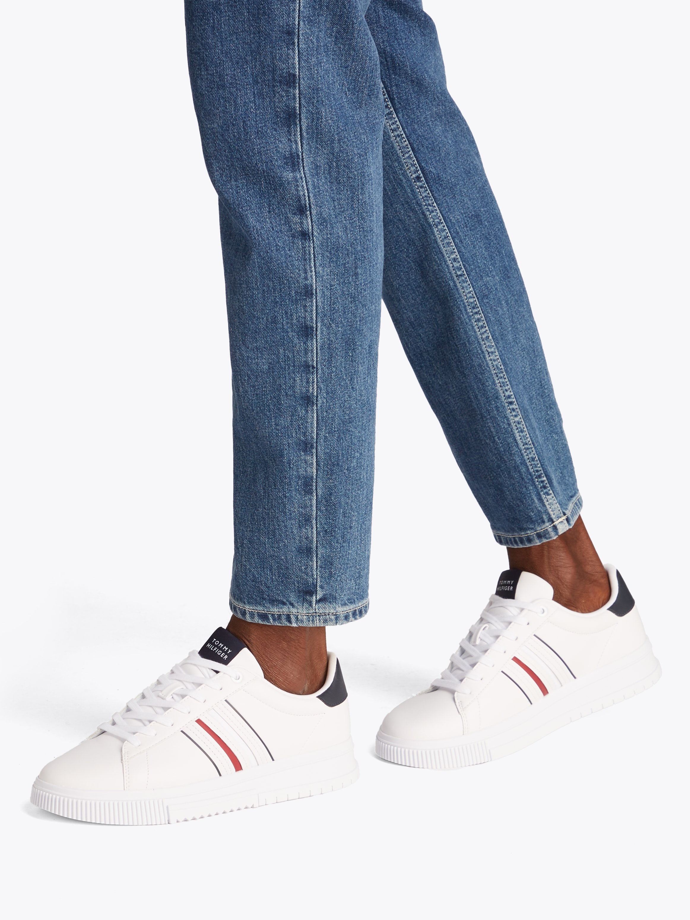 Tommy Hilfiger Sneaker »MODERN CUPSOLE STRIPES LTH«, Freizeitschuh, Halbschuh, Schnürer mit seitlichen Streifen