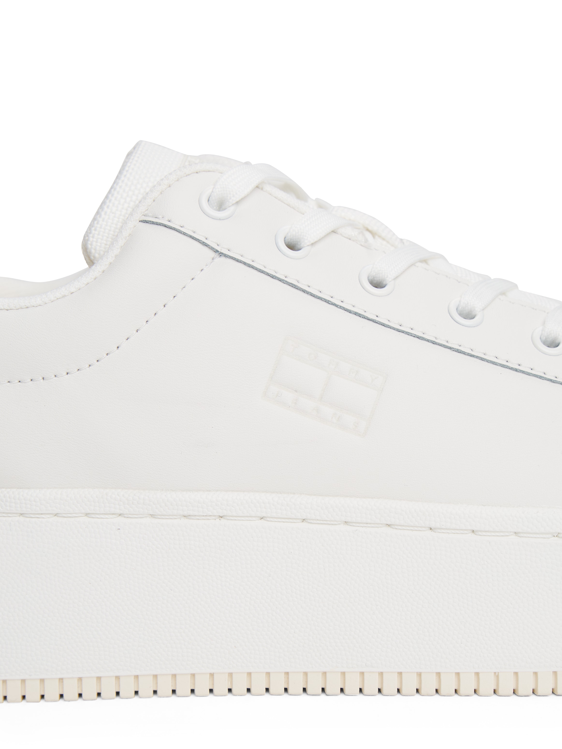 Tommy Jeans Plateausneaker »TJW FLATFORM PEARLIZED SNEAKER«, Freizeitschuh, Halbschuh, Schnürschuh mit weichem Schaftrand