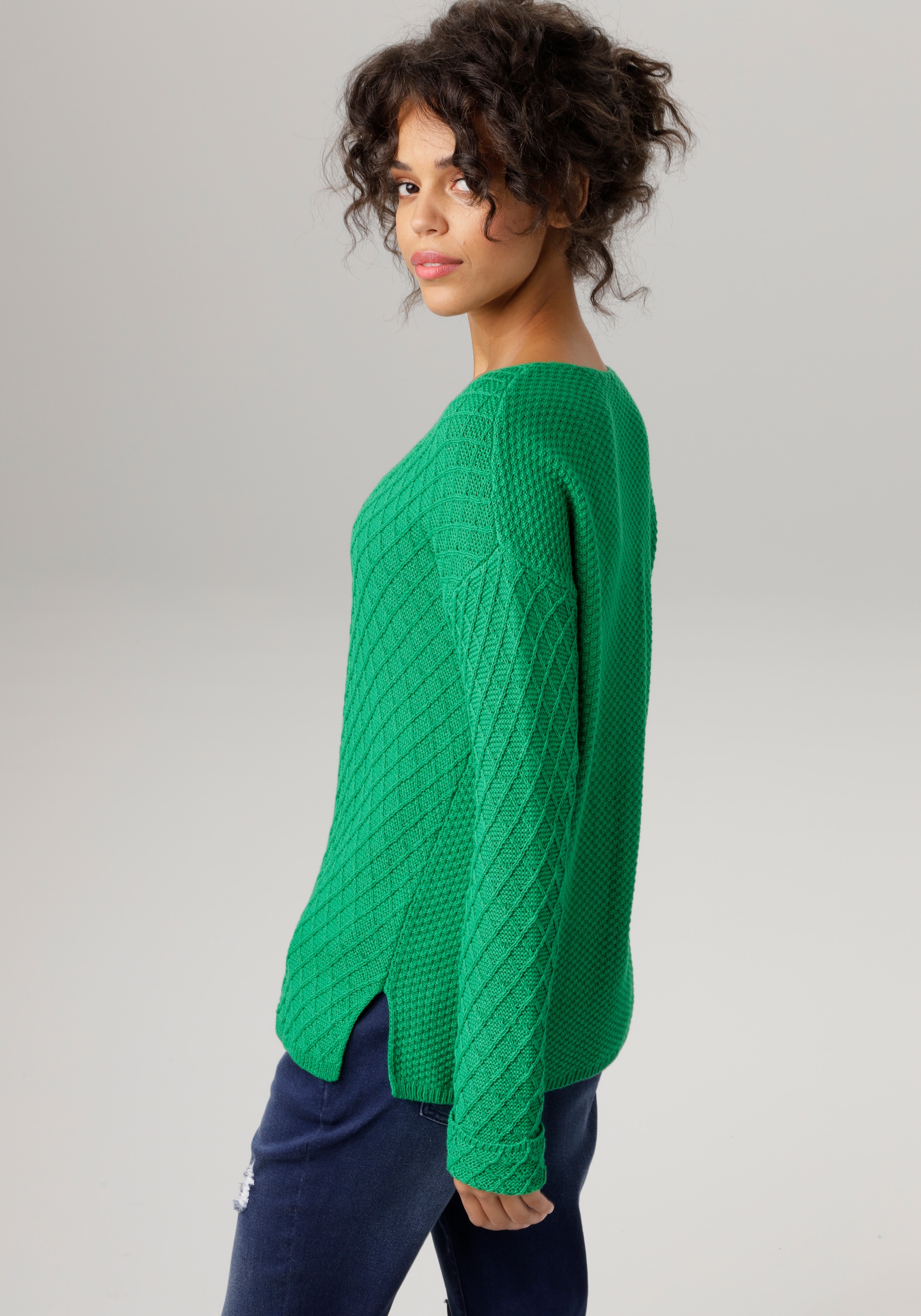 Aniston CASUAL V-Ausschnitt-Pullover, im trendigen Mustermix