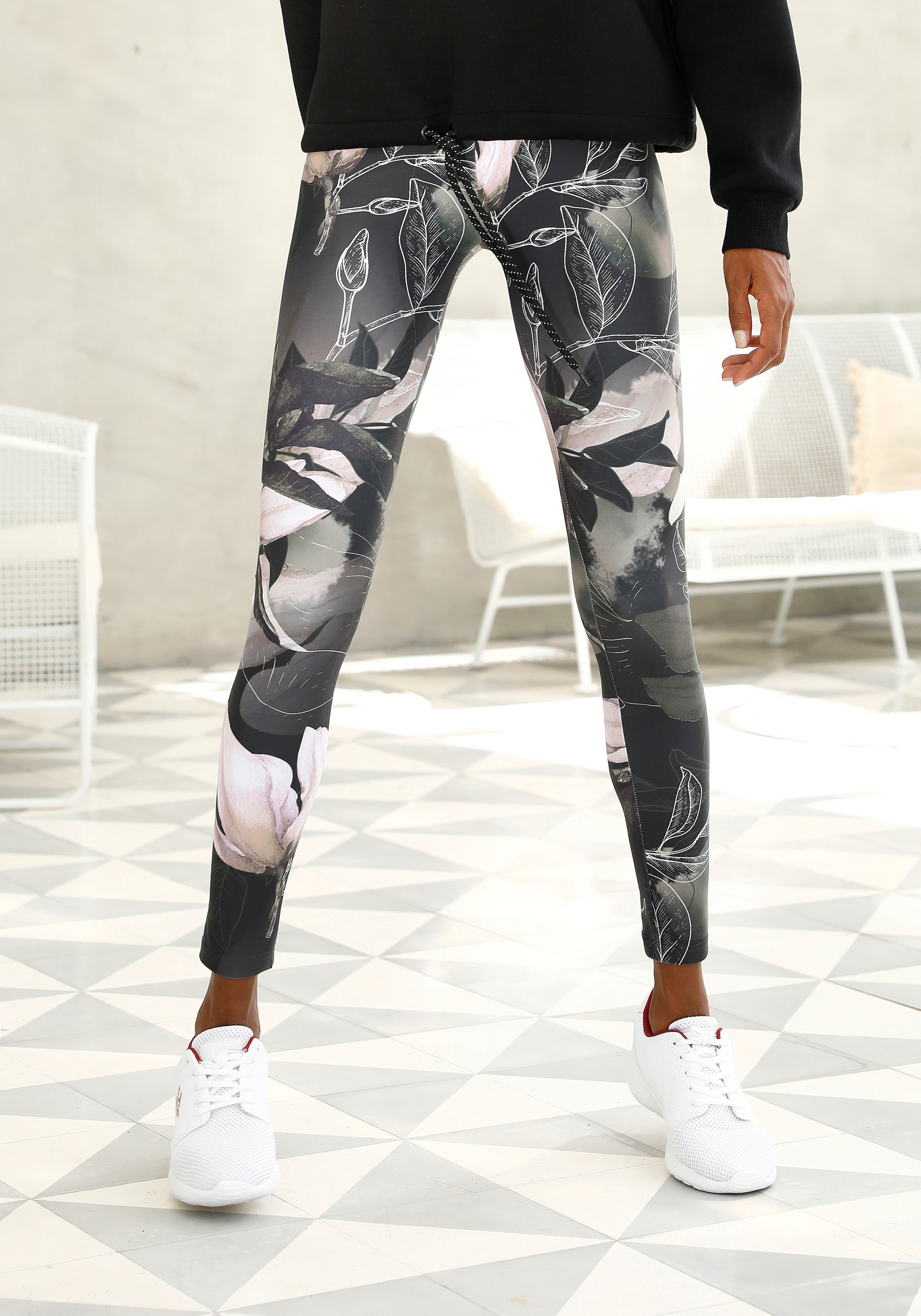 Leggings »Tropical«, mit abstraktem Blumenprint, Loungewear