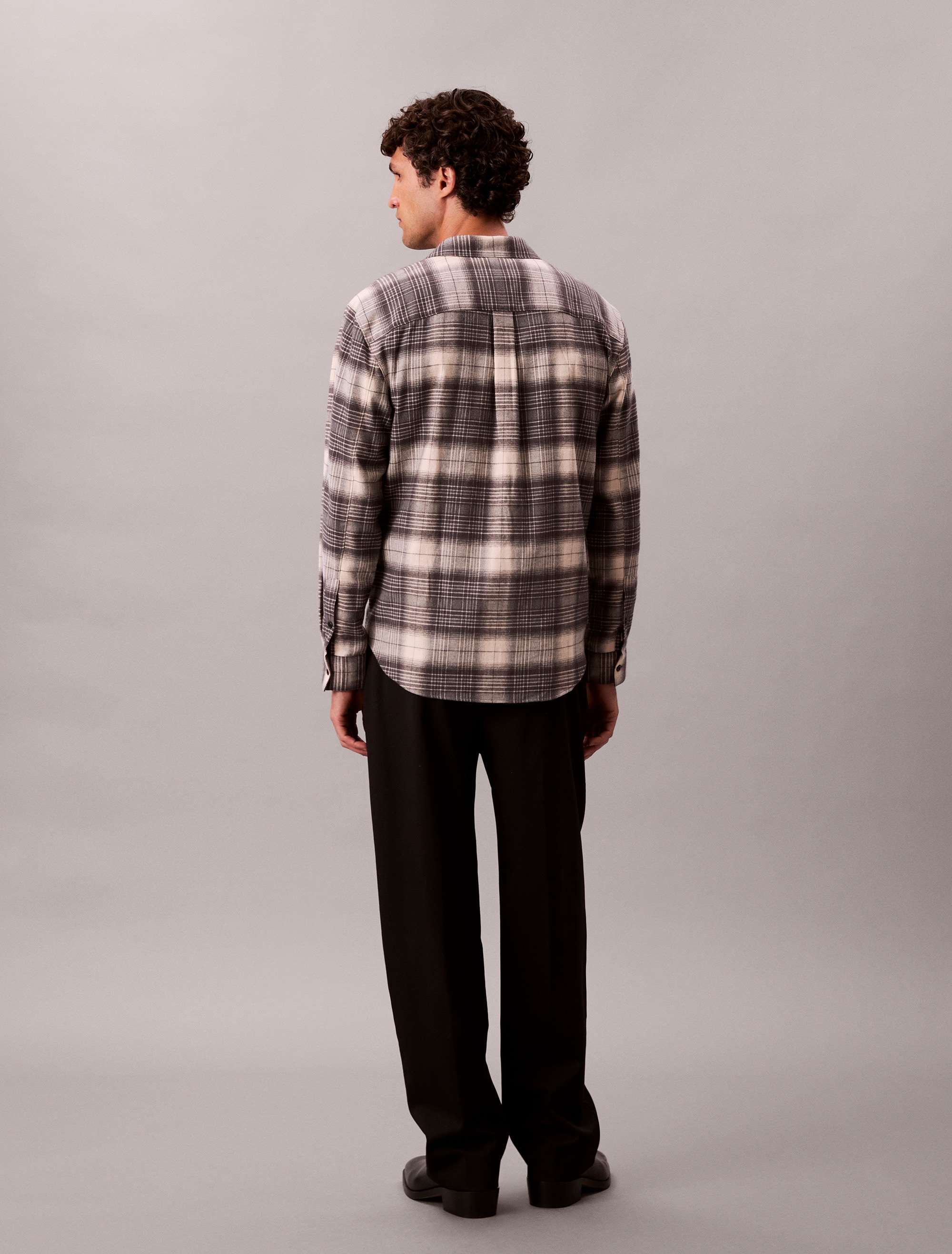 Calvin Klein Jeans Langarmhemd »LS BRUSHED PLAID EASY SHIRT«, Mit Rundhalsausschnitt, regular fit