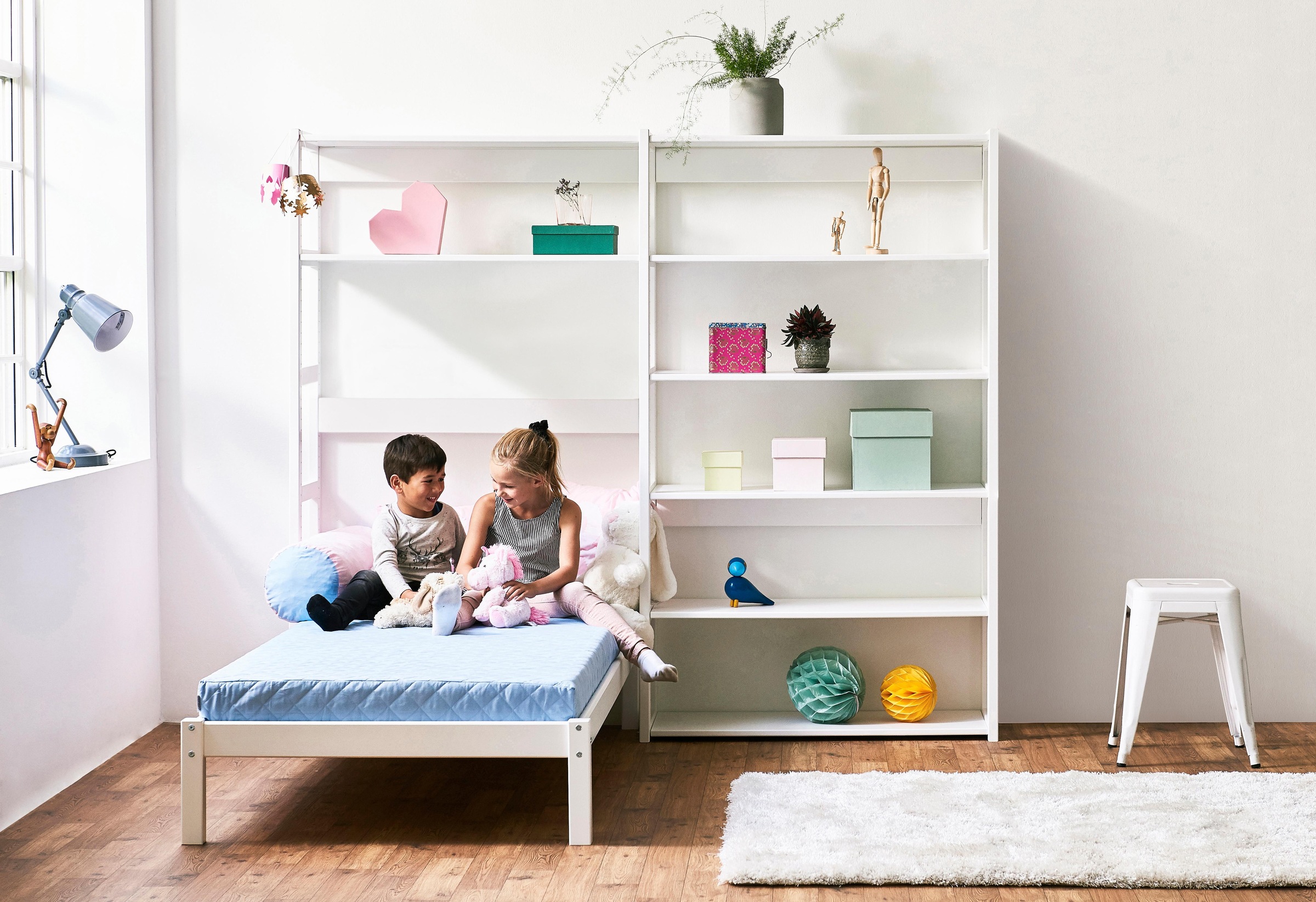 Hoppekids Jugendzimmer-Set »STOREY«, (Set, 16 tlg., Kinderbett, Rollrost, Schaummatratze, Regalsystem, 8 Einlegeböden)