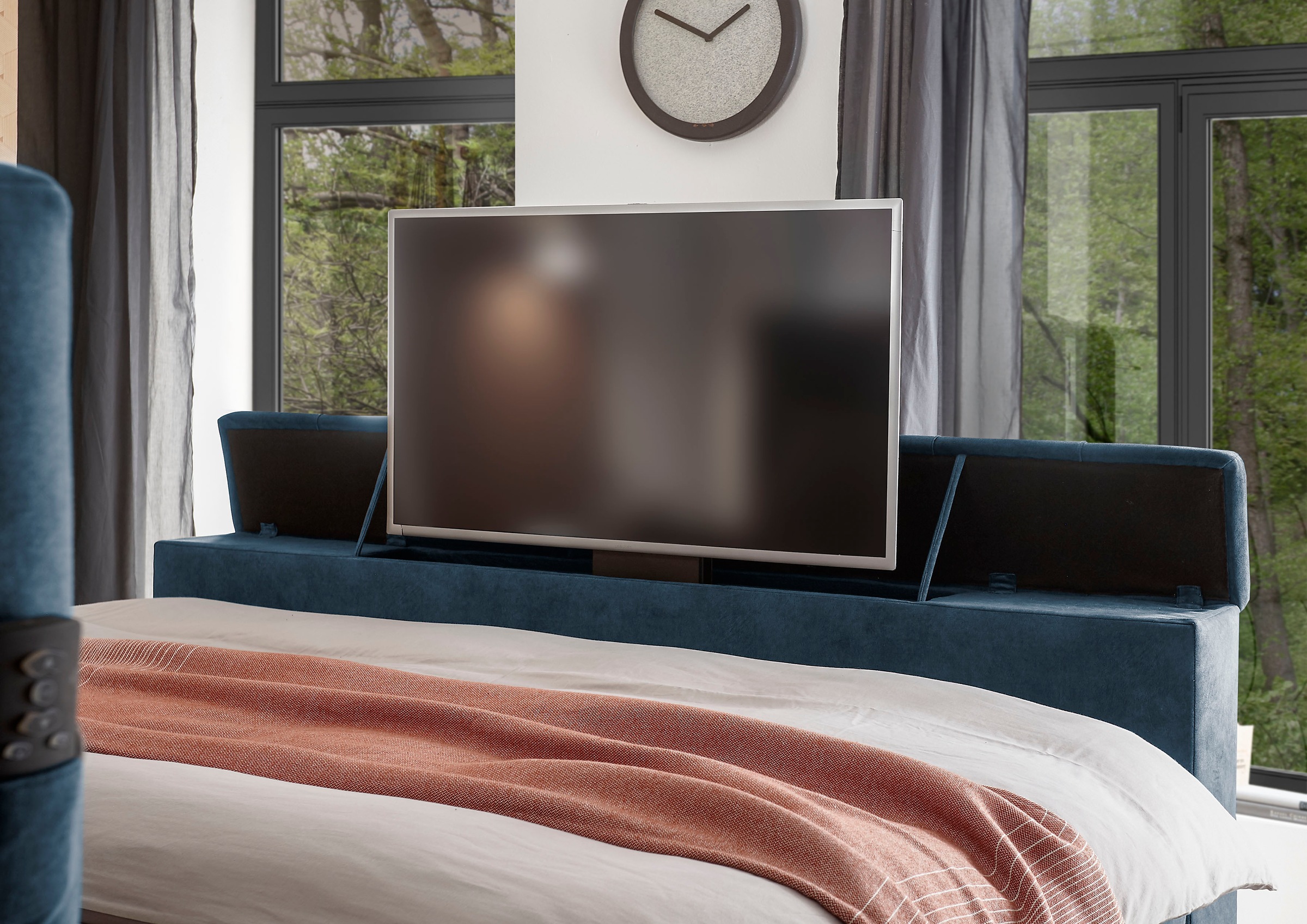 set one by Musterring Boxspringbett »Richmond«, mit Duo-Matratze (H2/H3), versenkbarer TV-Halterung (bis 40 Zoll) und Fernbedienung. Wahlweise mit/ohne Bettkasten