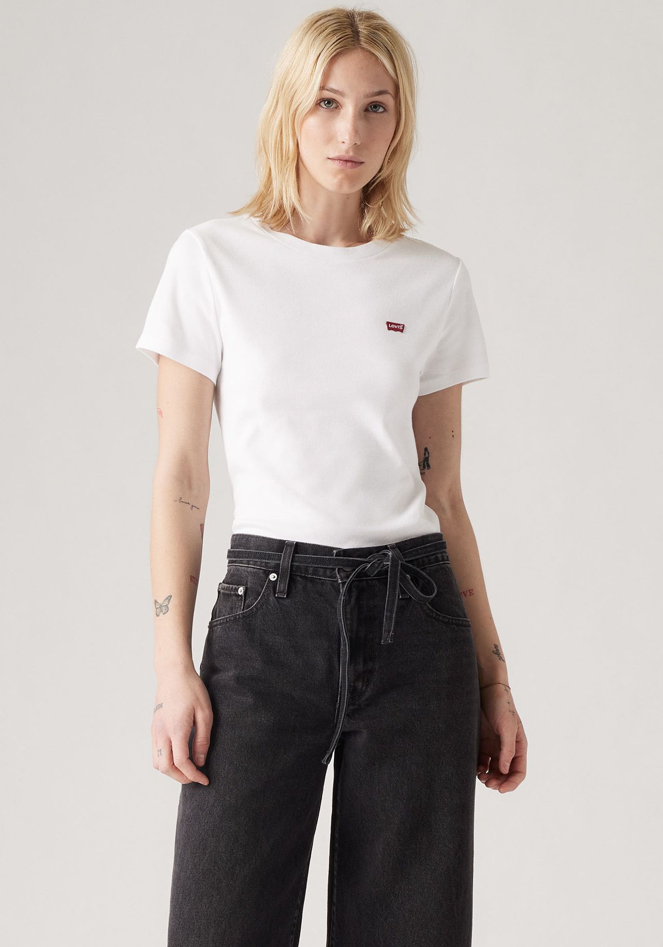 Levi's® T-Shirt »ESSENTIAL HM SS TEE«, Taillierter Schnitt
