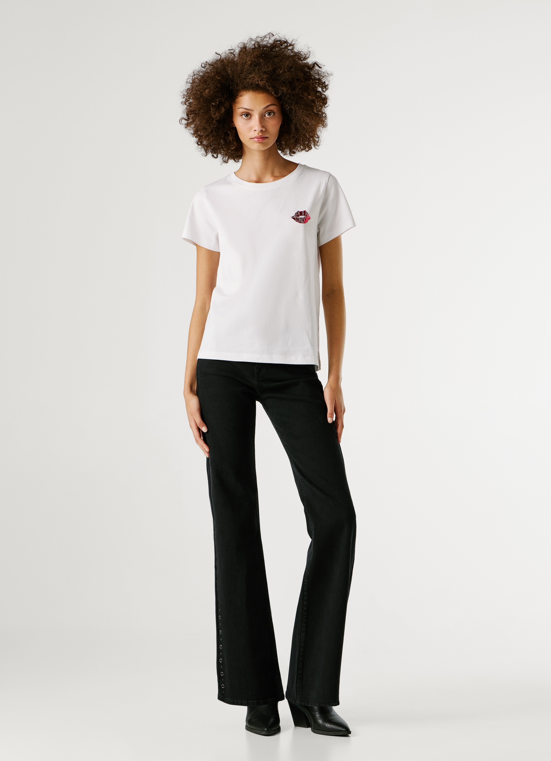 Pepe Jeans T-Shirt »BRULE« mit Runhals, kleiner Print auf der Brust