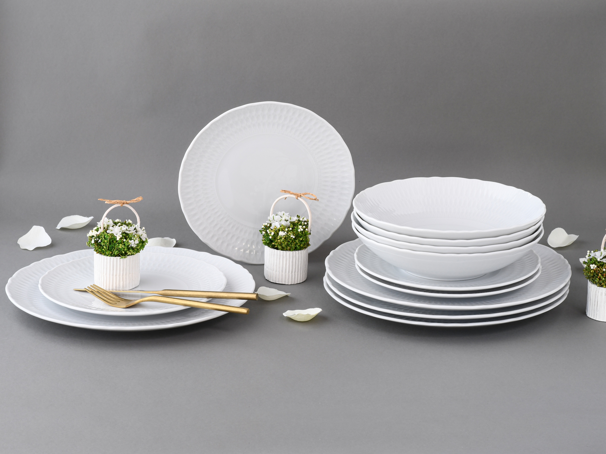 CreaTable Teller-Set »Geschirr-Set Sofia«, (Set, 12 tlg., Tafelservice für 4 Personen), Service, klassisch elegantes Relief, 12 Teile, für 4 Personen