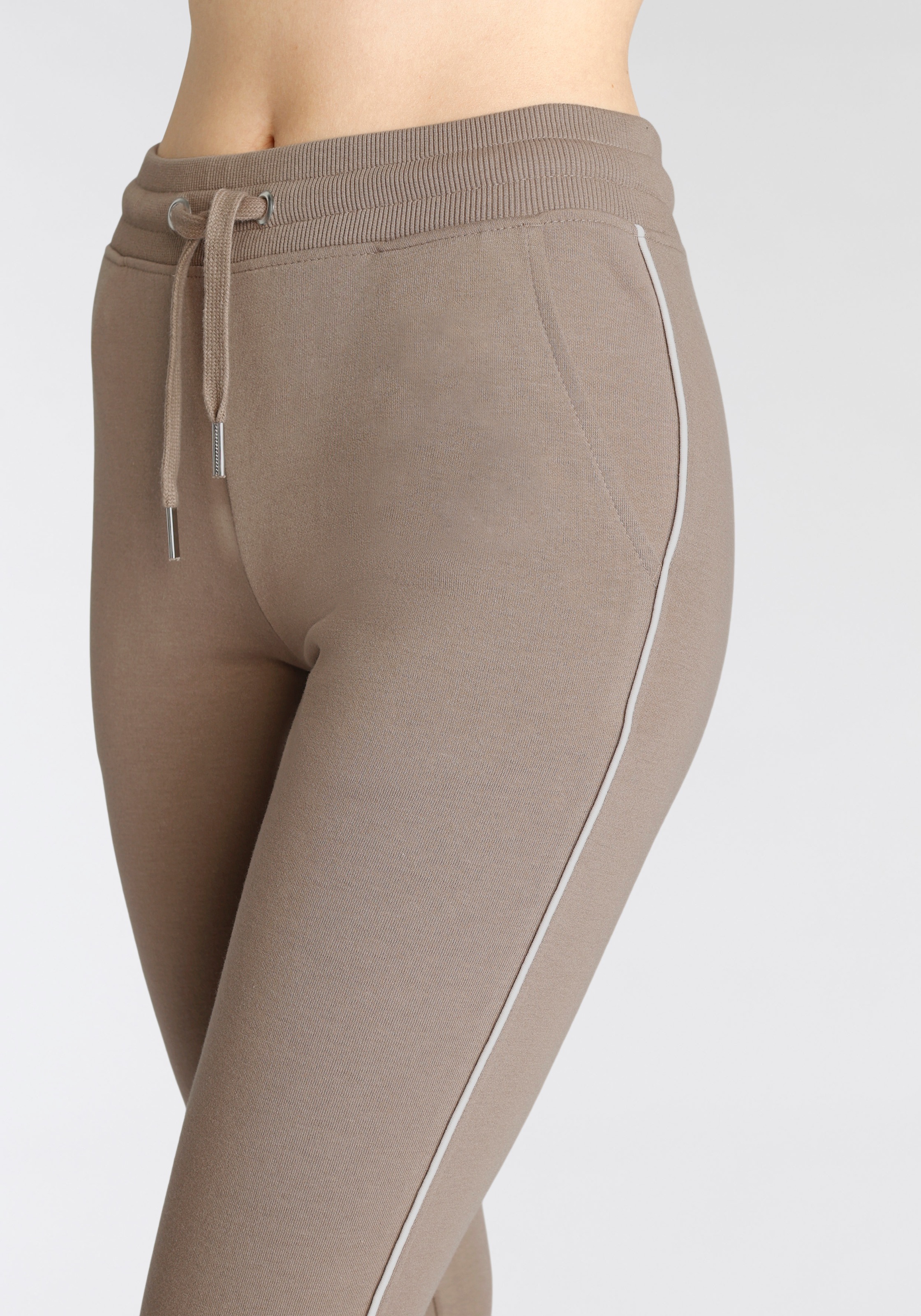 H.I.S Sweathose, mit seitlichem Piping und Taschen, Loungeanzug