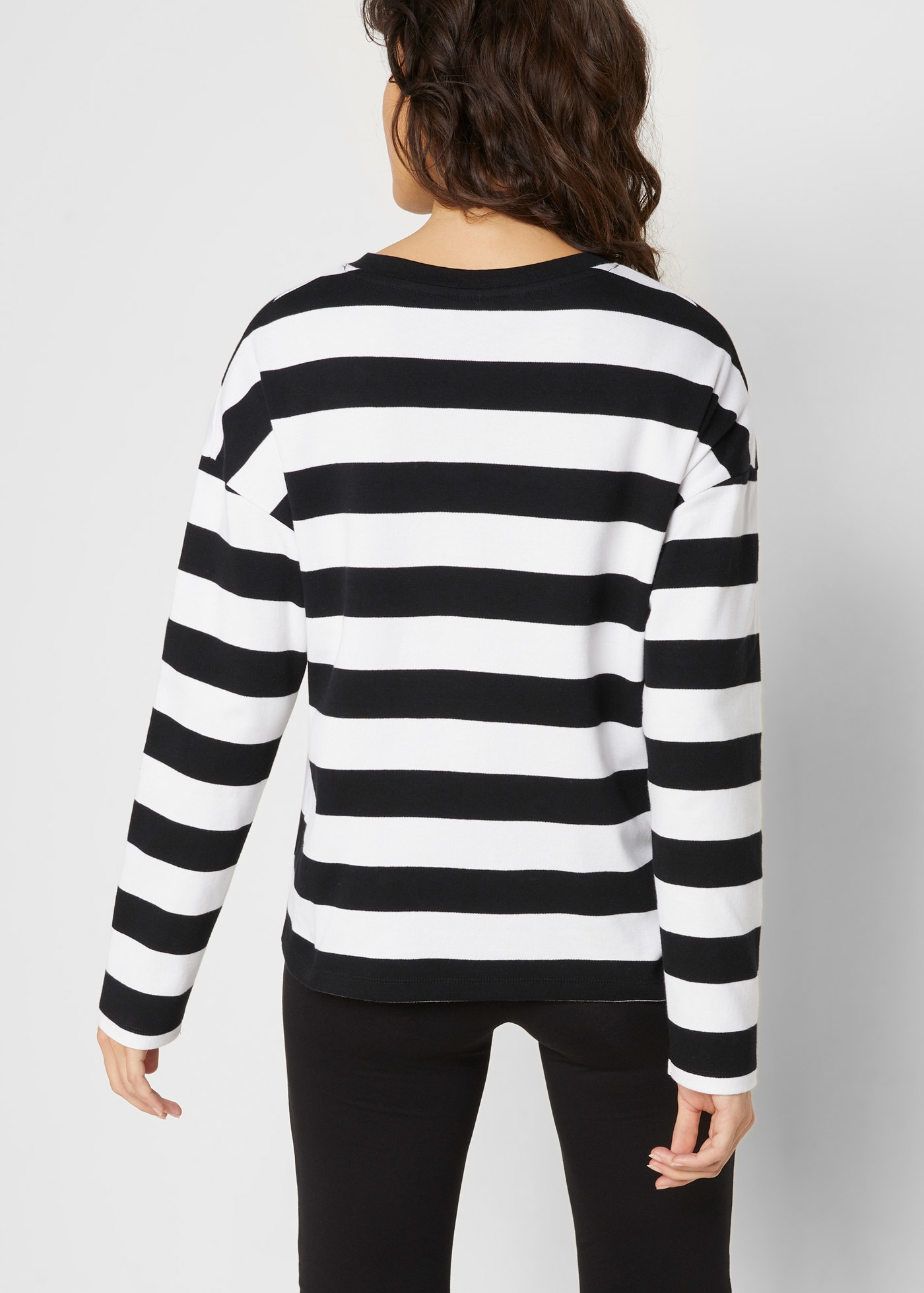 bonprix Langarmshirt 1 lässiger Oversize-Schnitt, überschnittene Schultern, Langarm-Design