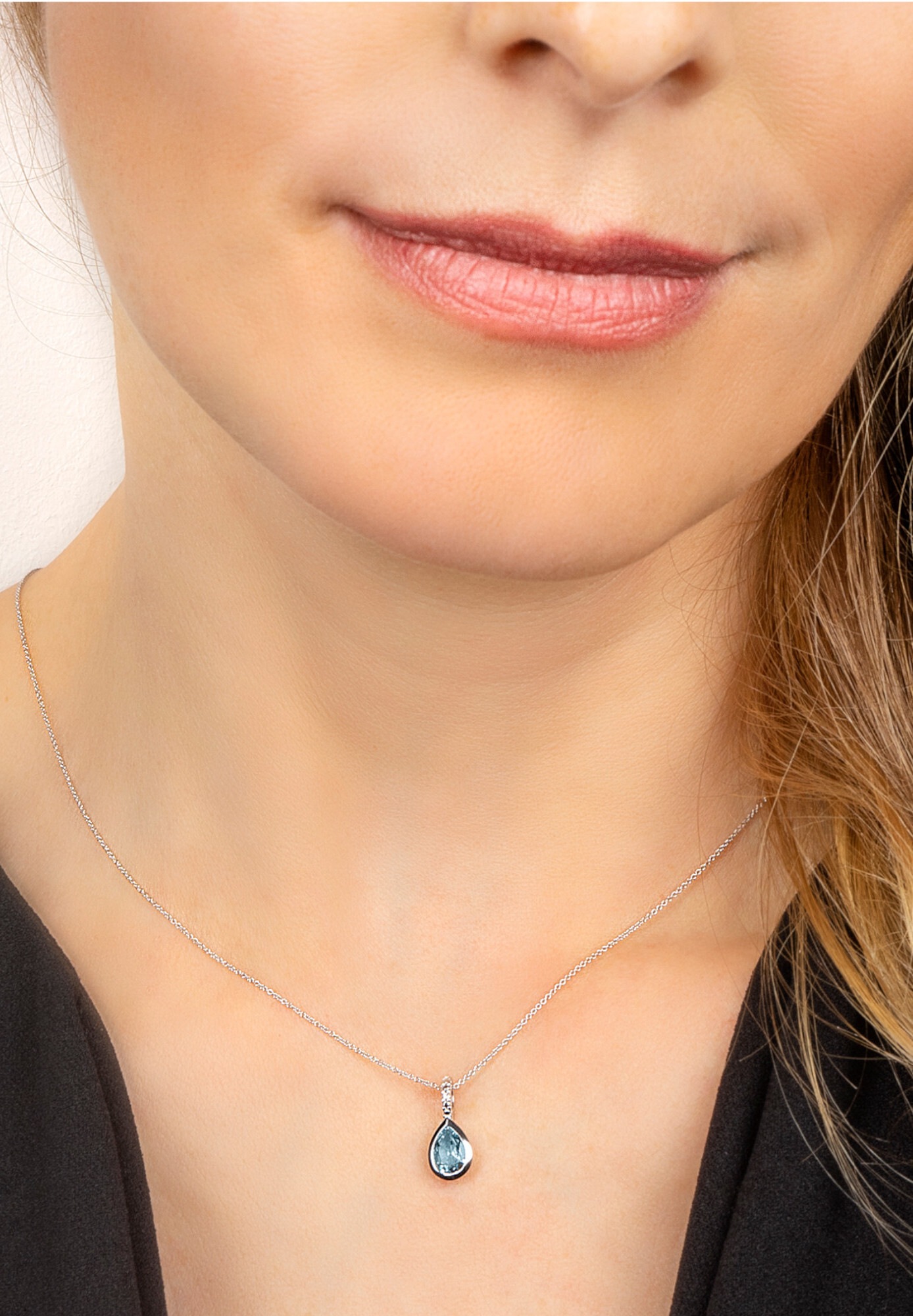 ONE ELEMENT Kettenanhänger »Blau Topas Anhänger aus 333 Weißgold«