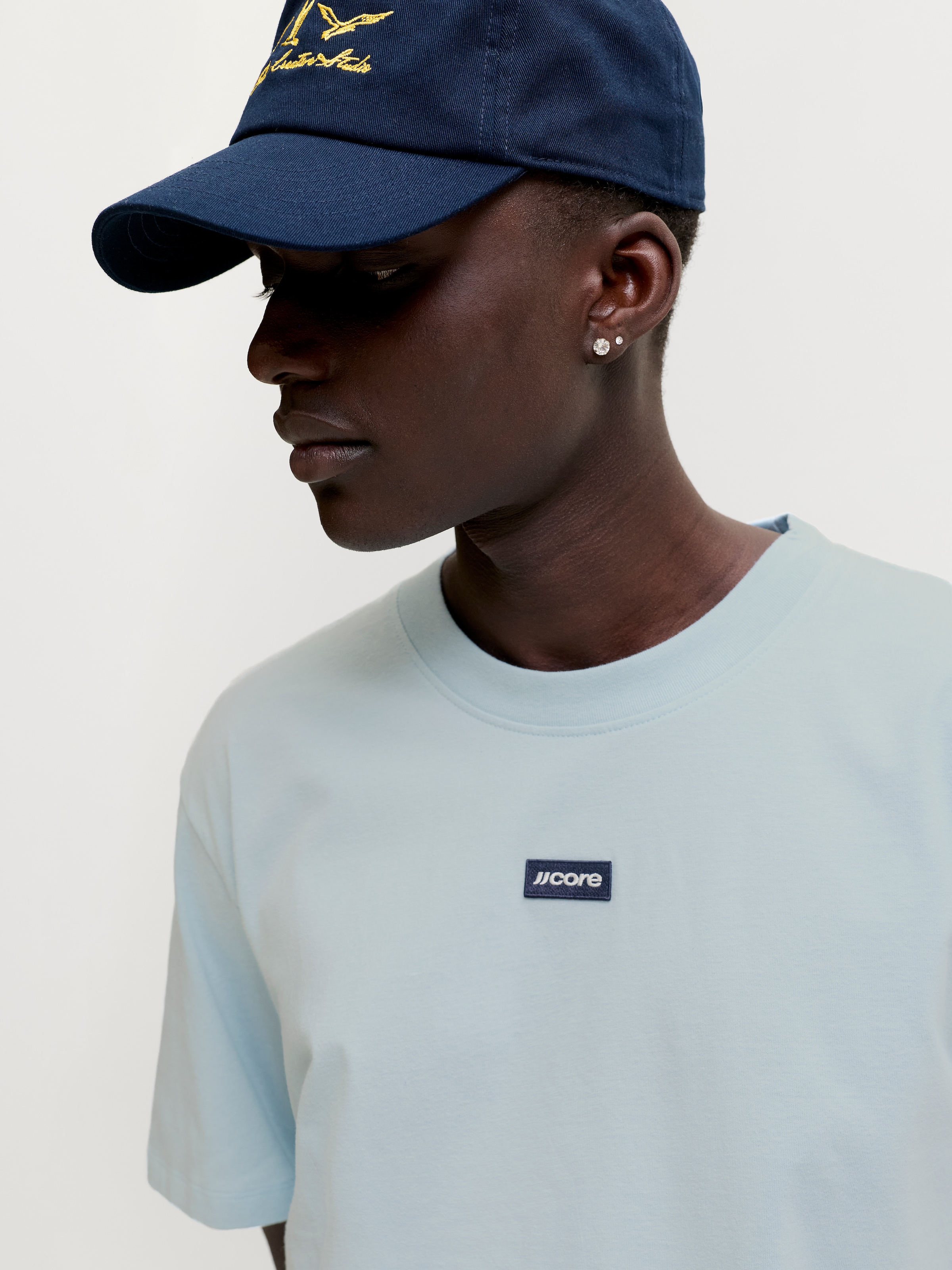 Jack & Jones T-Shirt »JCOCLUB BADGE TEE SS CREW NECK LN« mit Stickerei
