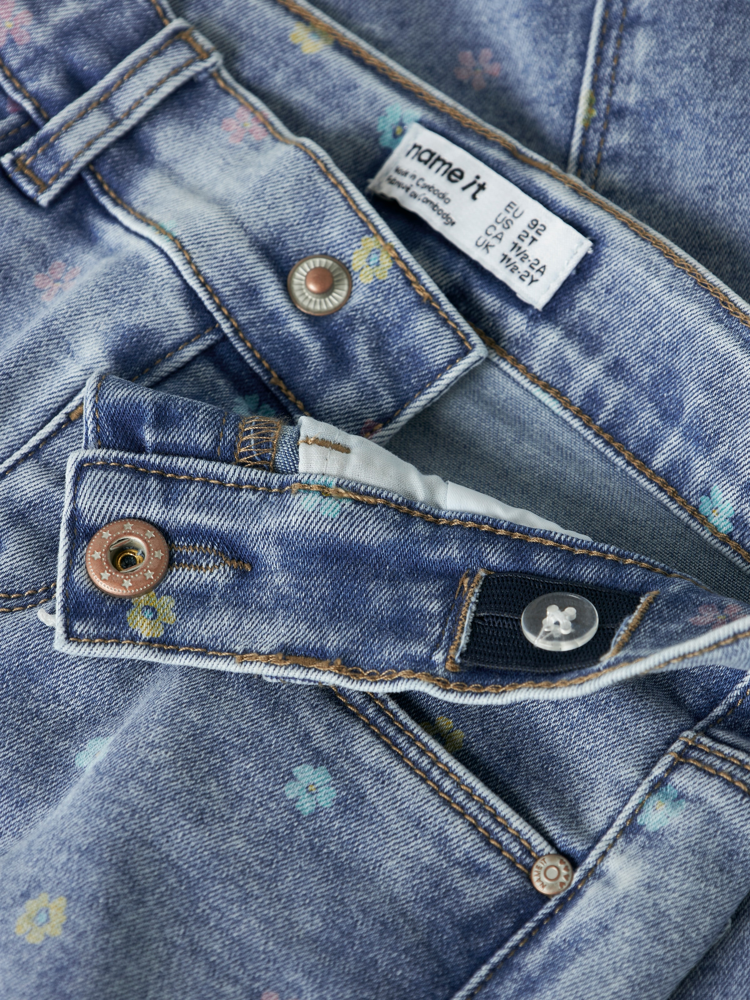 Name It Jeansshorts »NMFSALLI SLIM DNM SHORTS 3555-ON NOOS« Denim Baumwollmischung,  leichte Used Effekte, Allover Druck