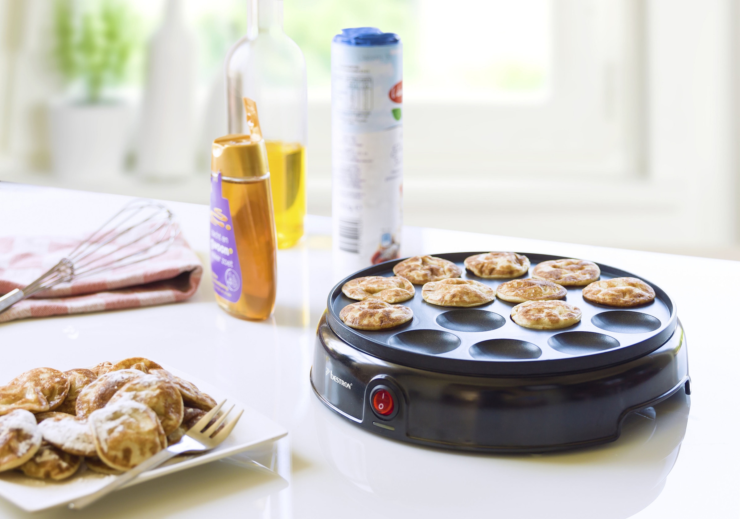 bestron Poffertjes-Maker »APFM700Z Sweet Dreams«, 800 W, im Retro Design, Mini Pfannkuchen Automat, mit Antihaftbeschichtung