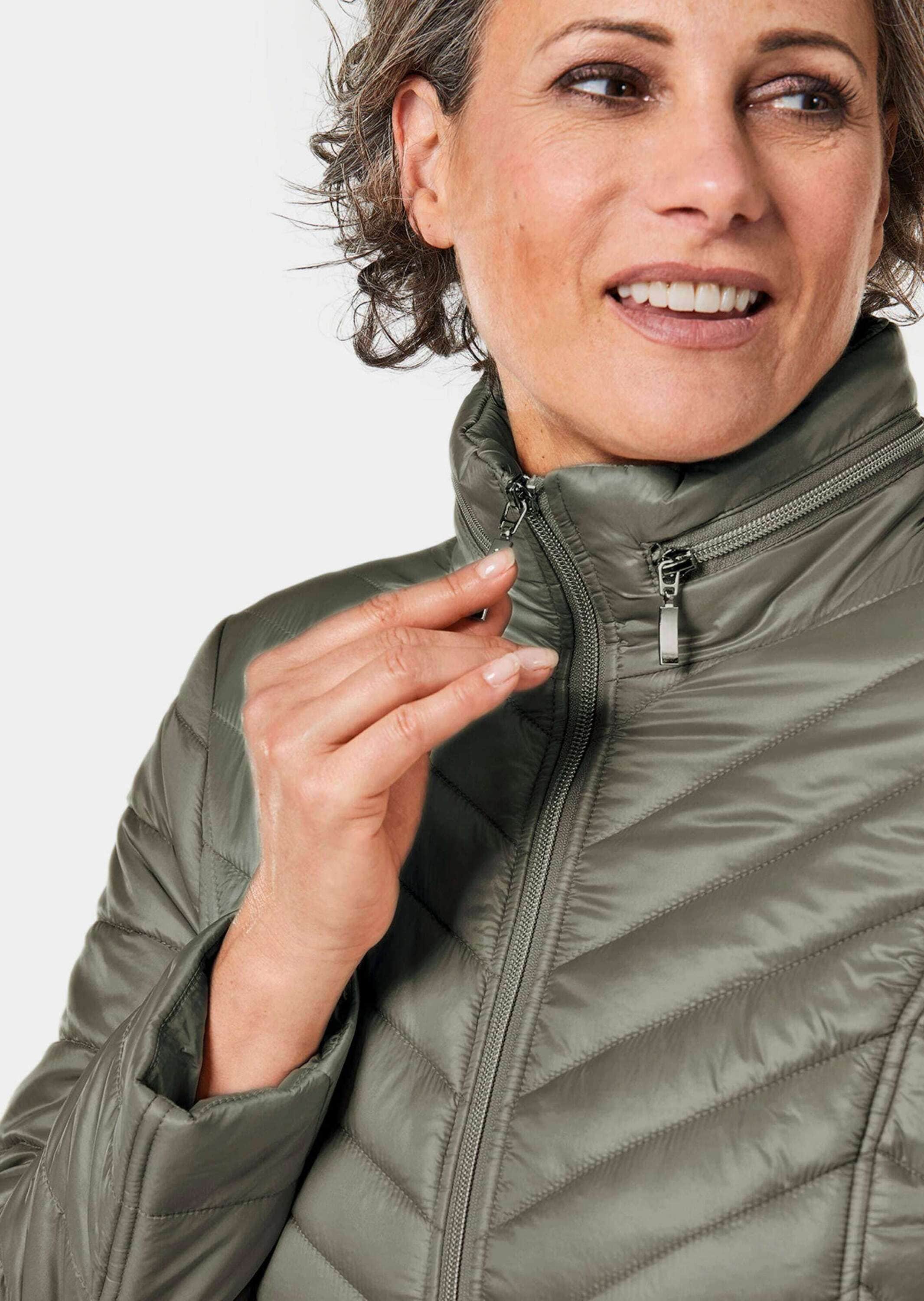 GOLDNER Kurzjacke »Kurzgröße Figurschmeichelnde, leichte Longsteppjacke«