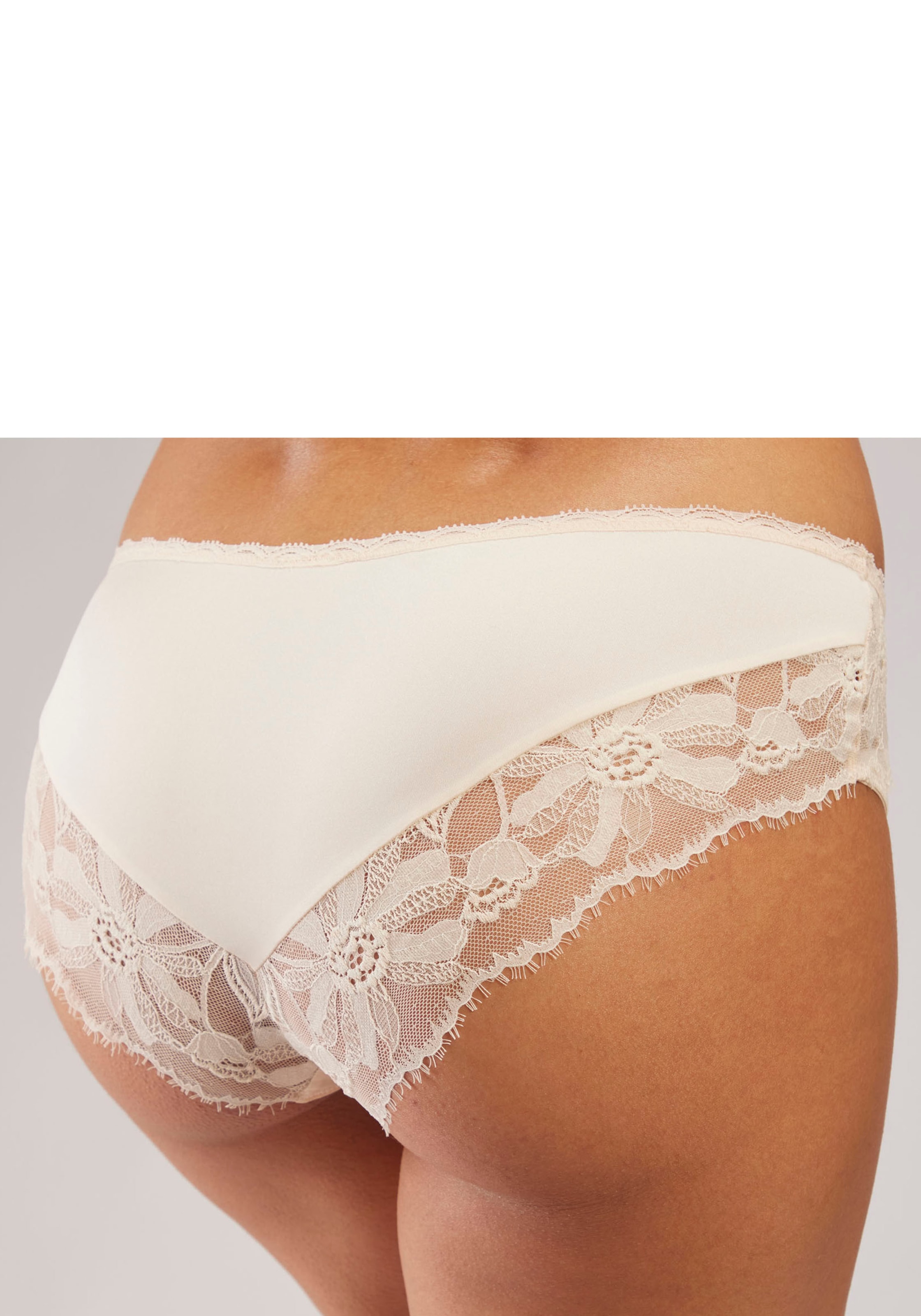 LASCANA Panty, mit seidigem Schimmer und edler Jacquardspitze