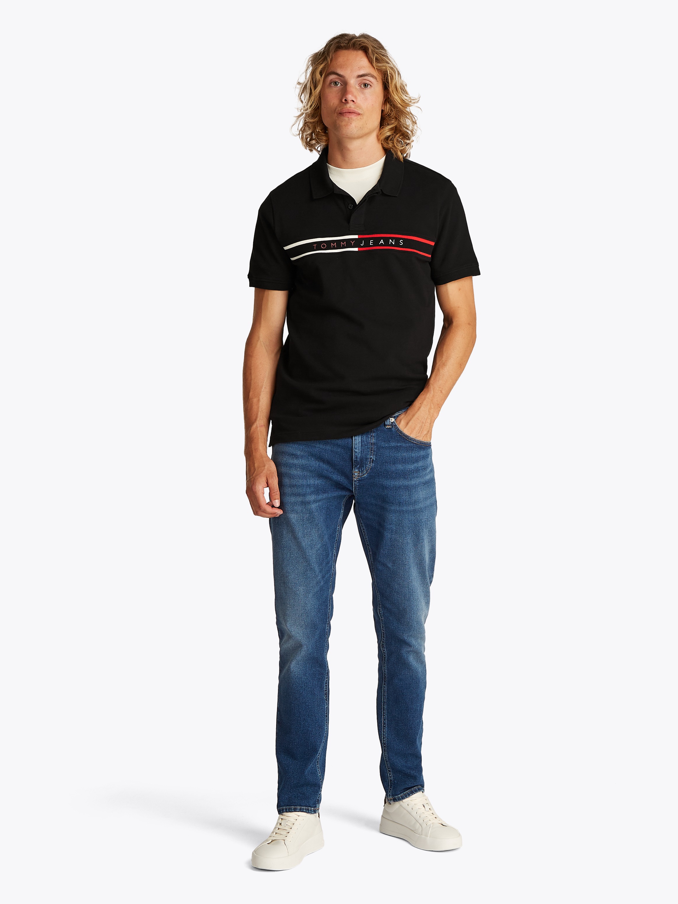 Tommy Jeans Poloshirt »TJM SLIM CHEST FLAG POLO«, Mit Rundhalsausschnitt