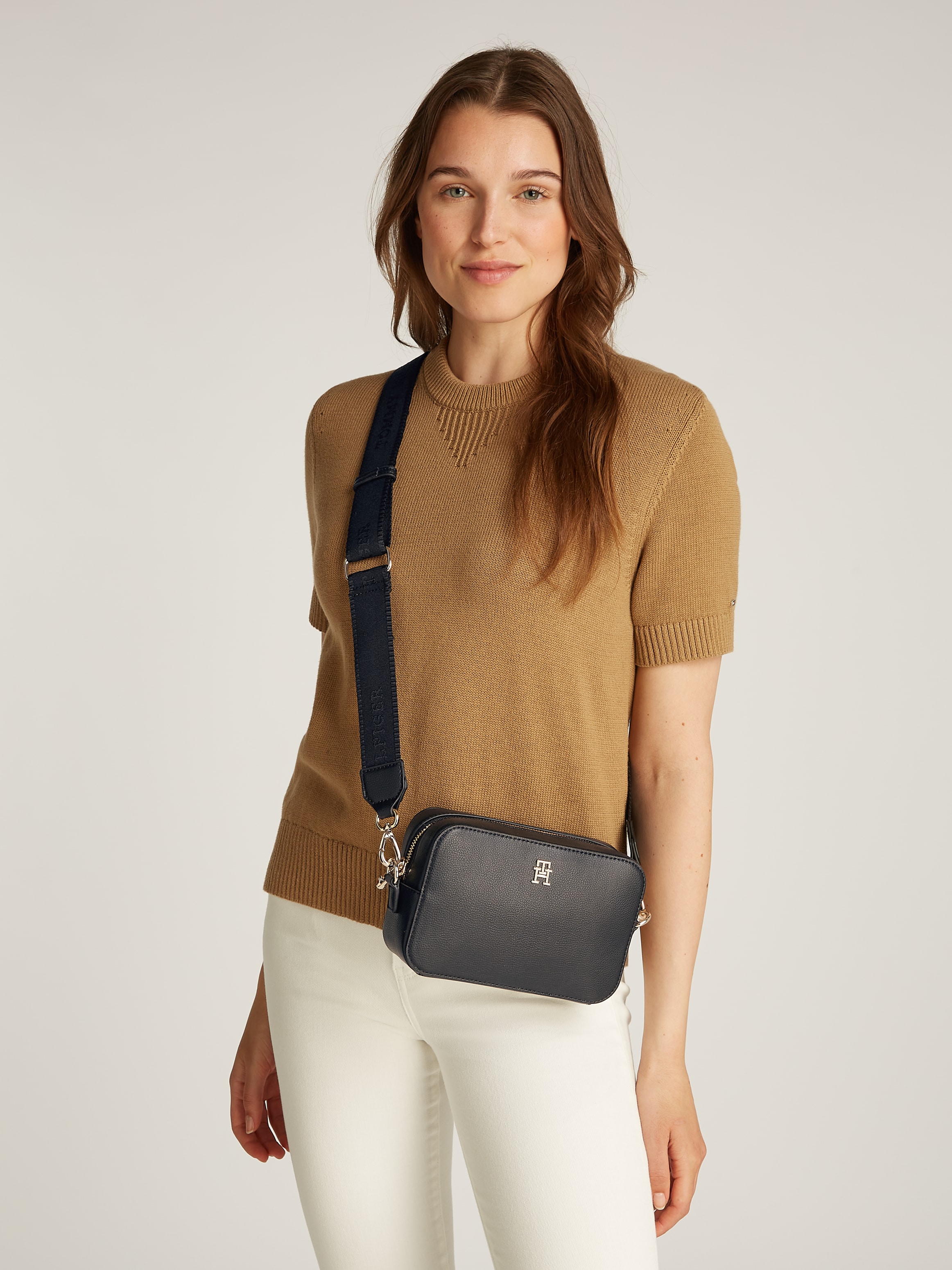 Tommy Hilfiger Umhängetasche »TH SOFT LOGO CAMERA BAG«,Damen Handytasche, Mini Bag, Schultertasche mit TH-Logoprägung