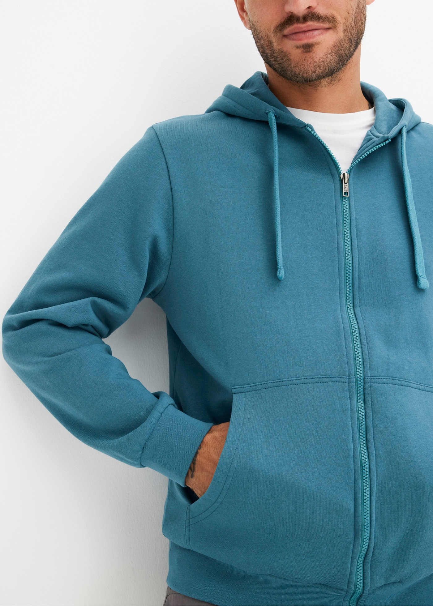 bonprix Kapuzensweatjacke »Kapuzen-Sweatjacke mit Reißverschluss« Kapuzen-Sweatjacke mit Reißverschluss