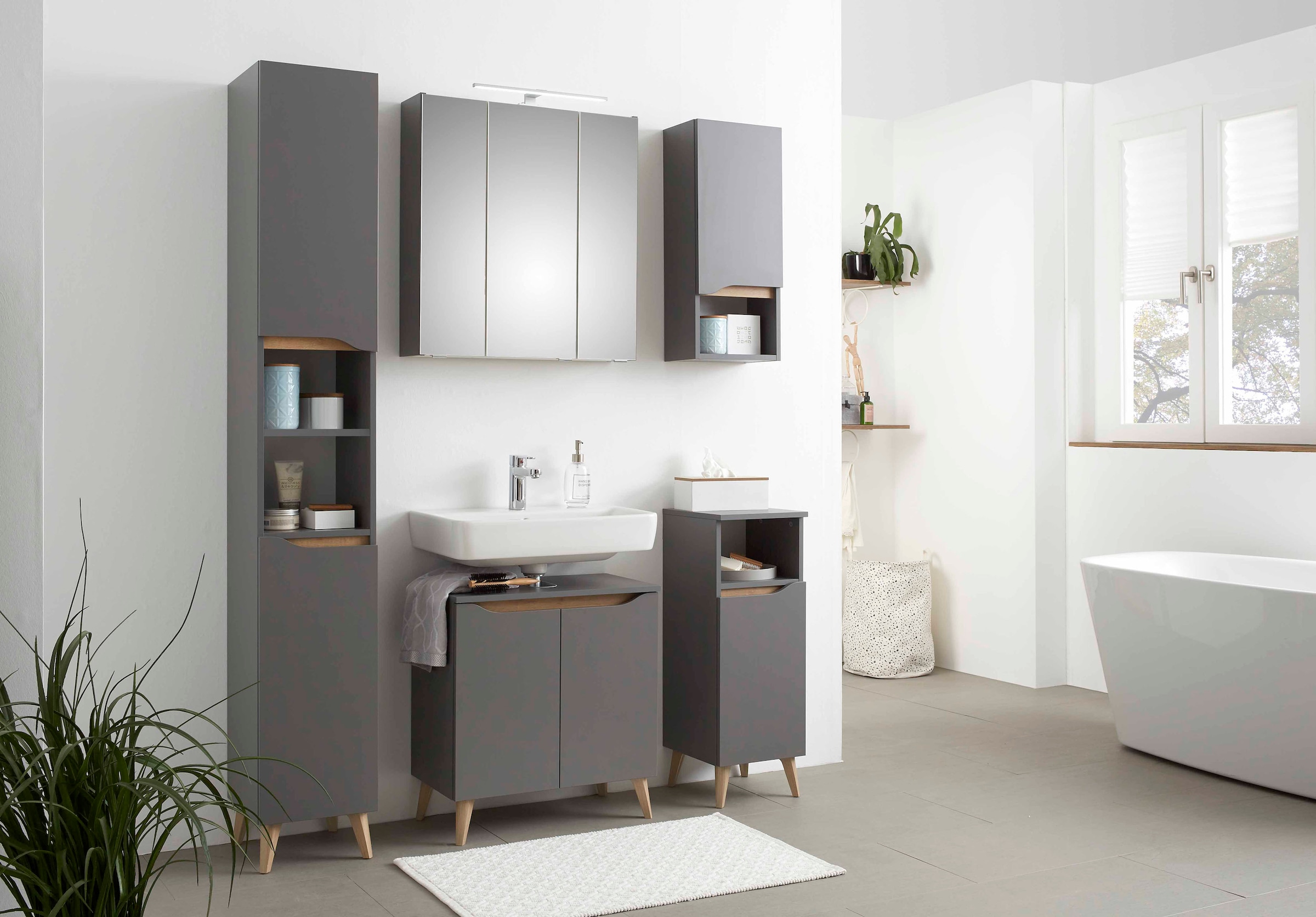 Saphir Spiegelschrank »Quickset 357 Badschrank, 3 Spiegeltüren, 6 Einlegeböden, 65 cm breit«, inkl. LED-Beleuchtung, Türdämpfer, Schalter-/Steckdosenkombination