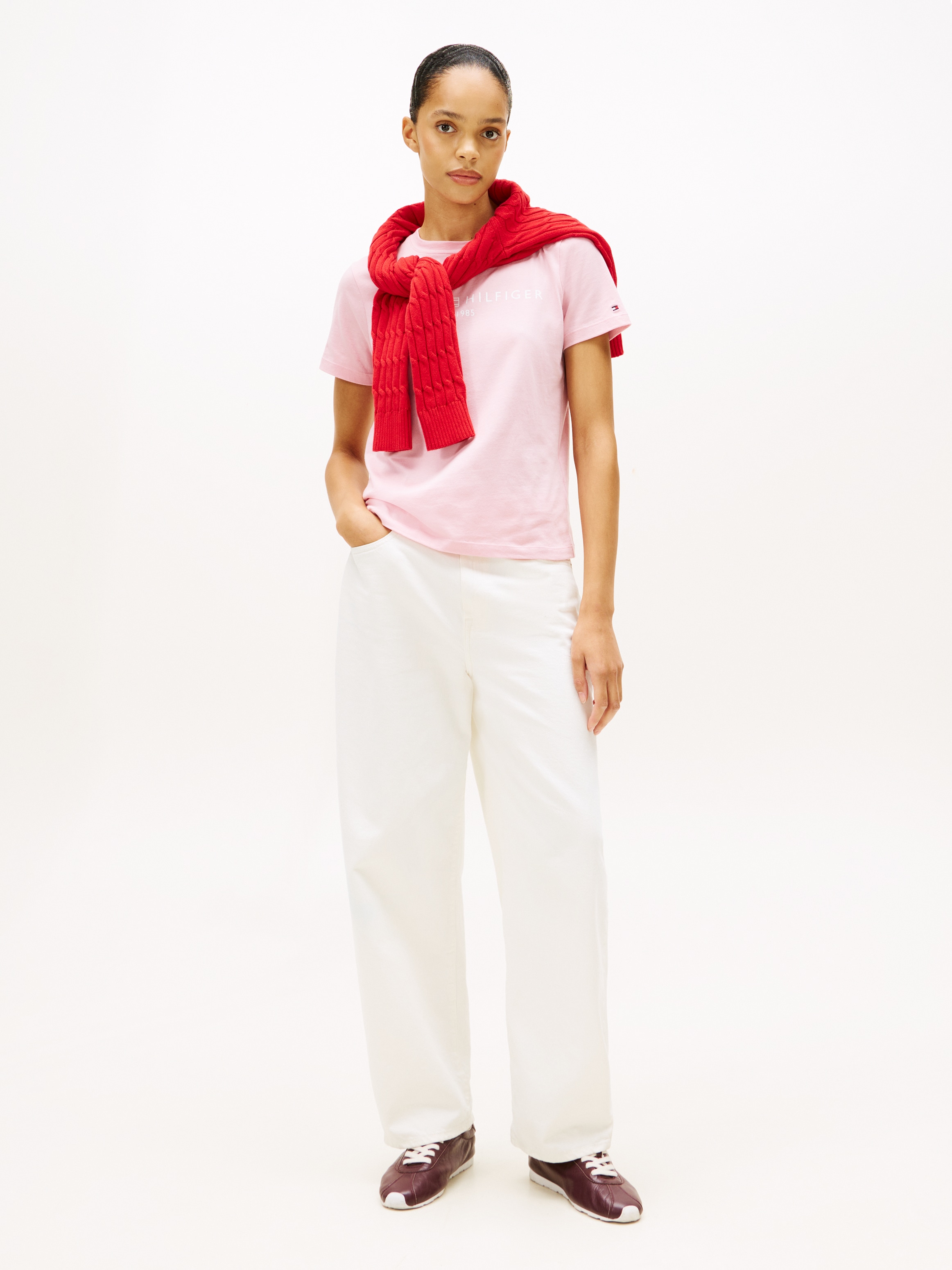 Tommy Hilfiger Kurzarmshirt »REG CORP LOGO C-NK mit Logoschriftzug und Stickerei« Baumwolle