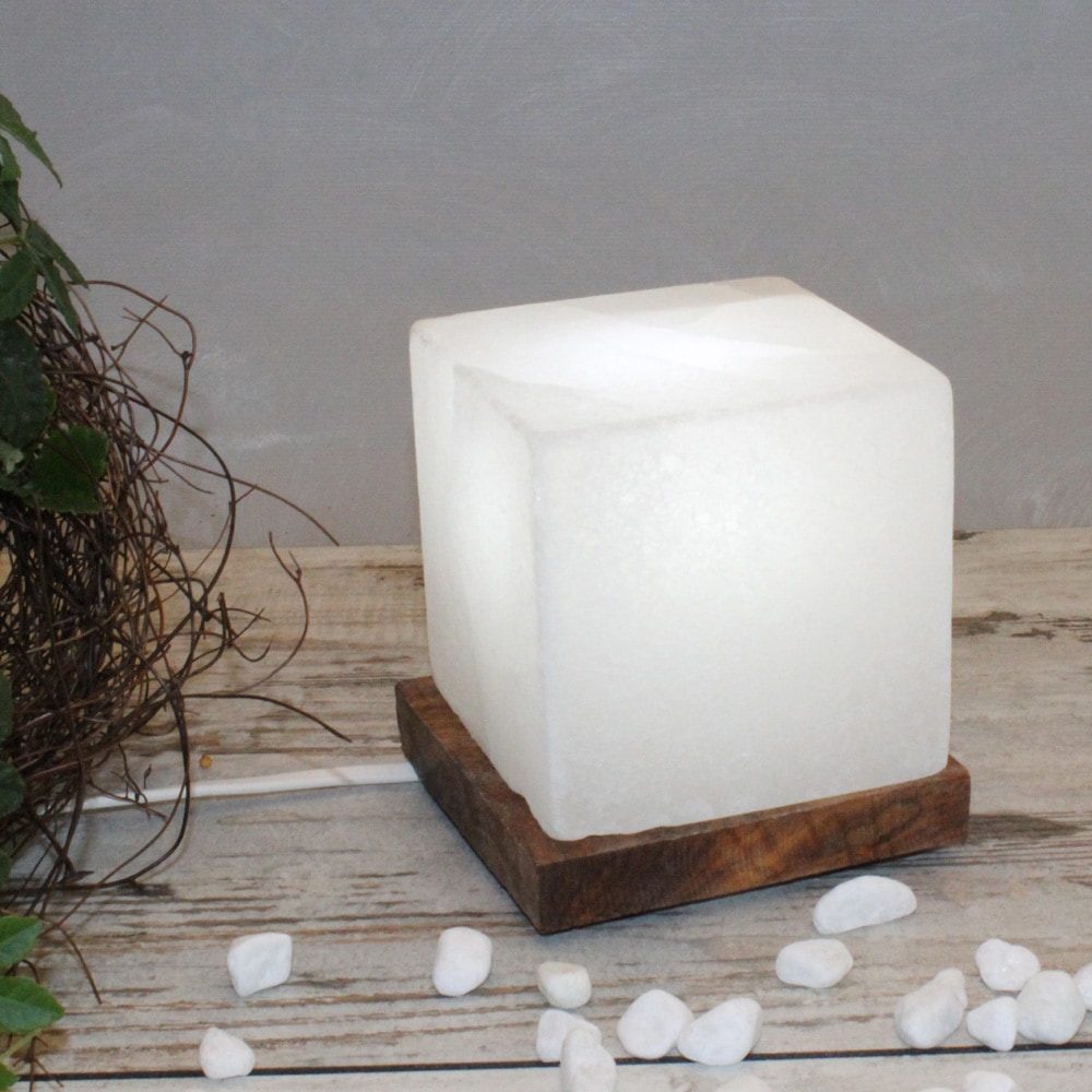 HIMALAYA SALT DREAMS Salzkristall-Tischlampe »Kubus«, Handgefertigt aus Salzkristall - jeder Stein ein Unikat, H: ca.9 cm