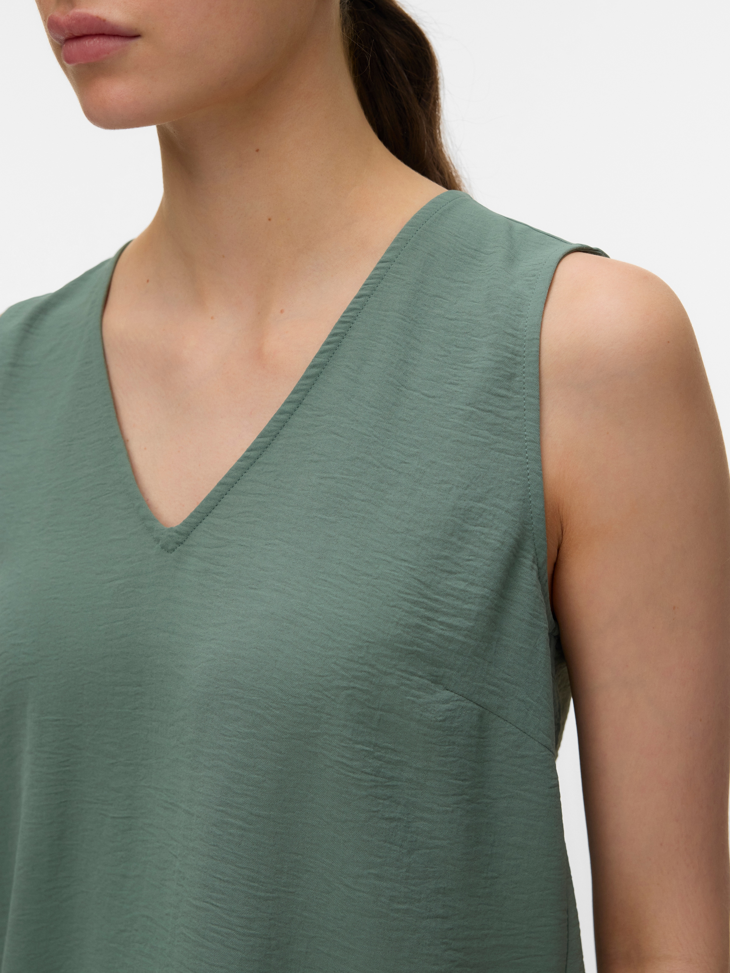 Vero Moda Shirttop »VMALVA S/L V-NECK TOP WVN NOOS« Kunstfaser, regular fit