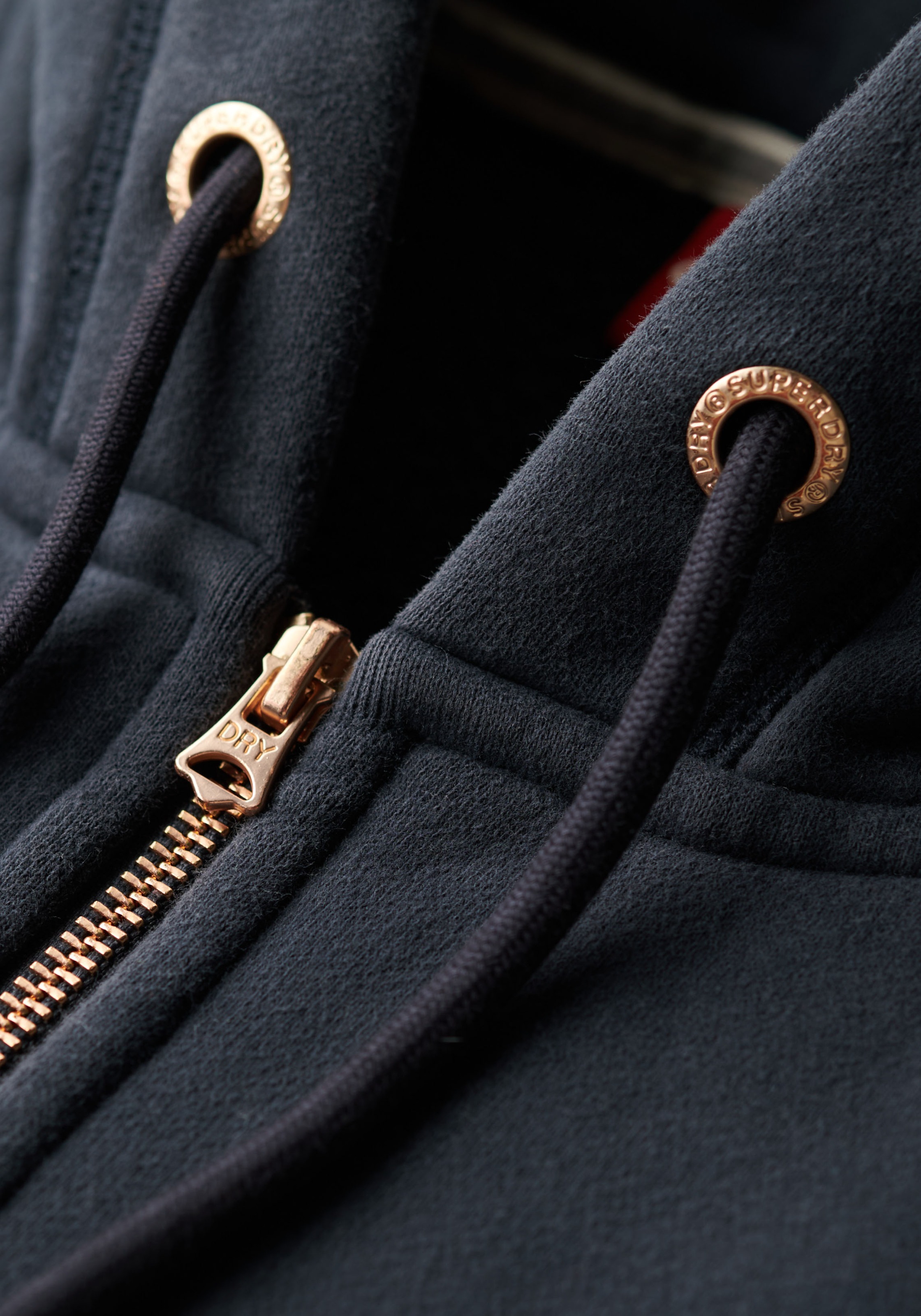 Superdry Kapuzensweatjacke »ESSENTIAL LOGO ZIP HOODIE«, mit Logostickerei