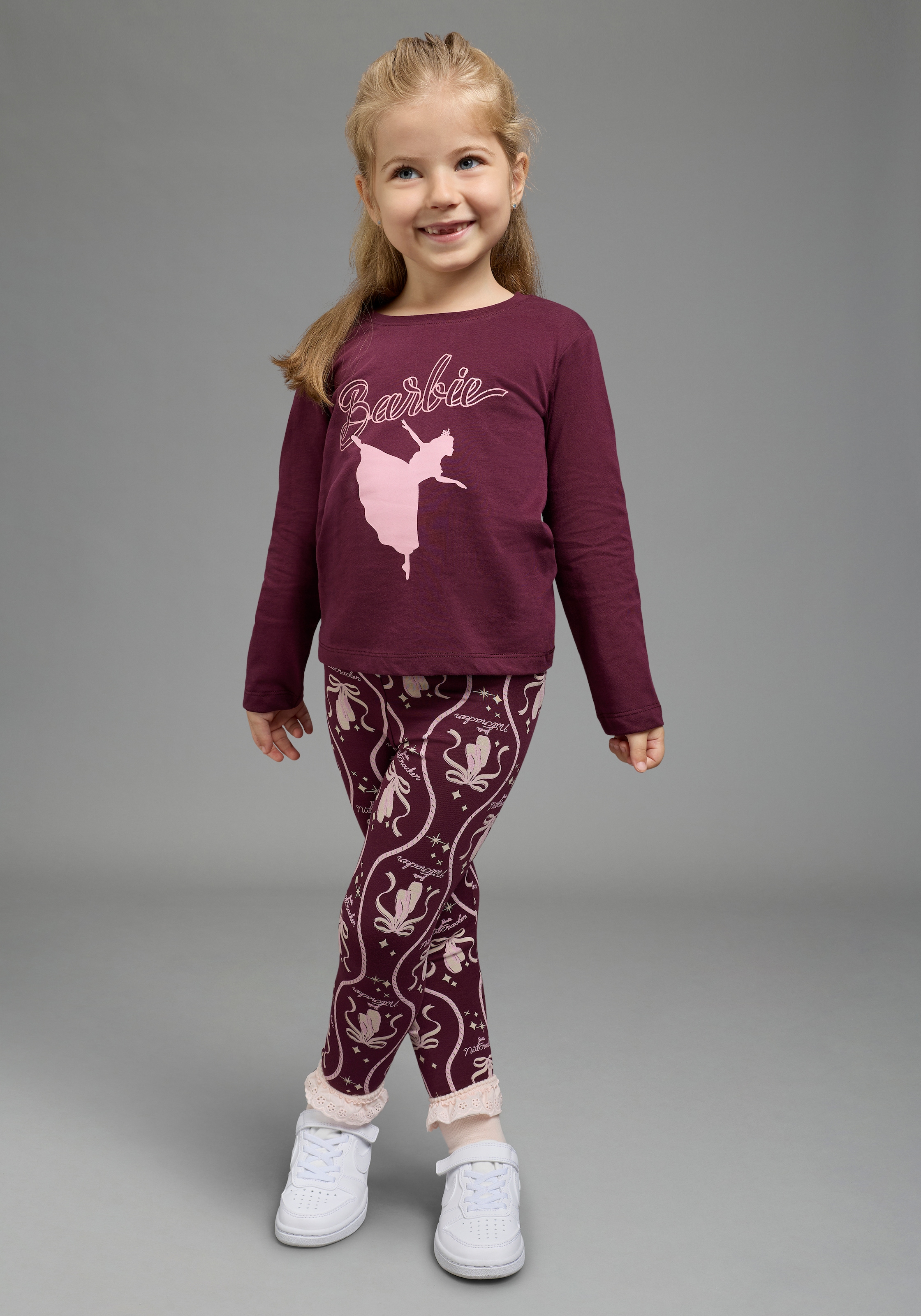 KIDSWORLD Langarmshirt »BARBIE Glitzerdruck Shirt für kleine Mädchen, Mama&Me Style, Mattel« BARBIE Nussknacker Shirt, Mini-Me