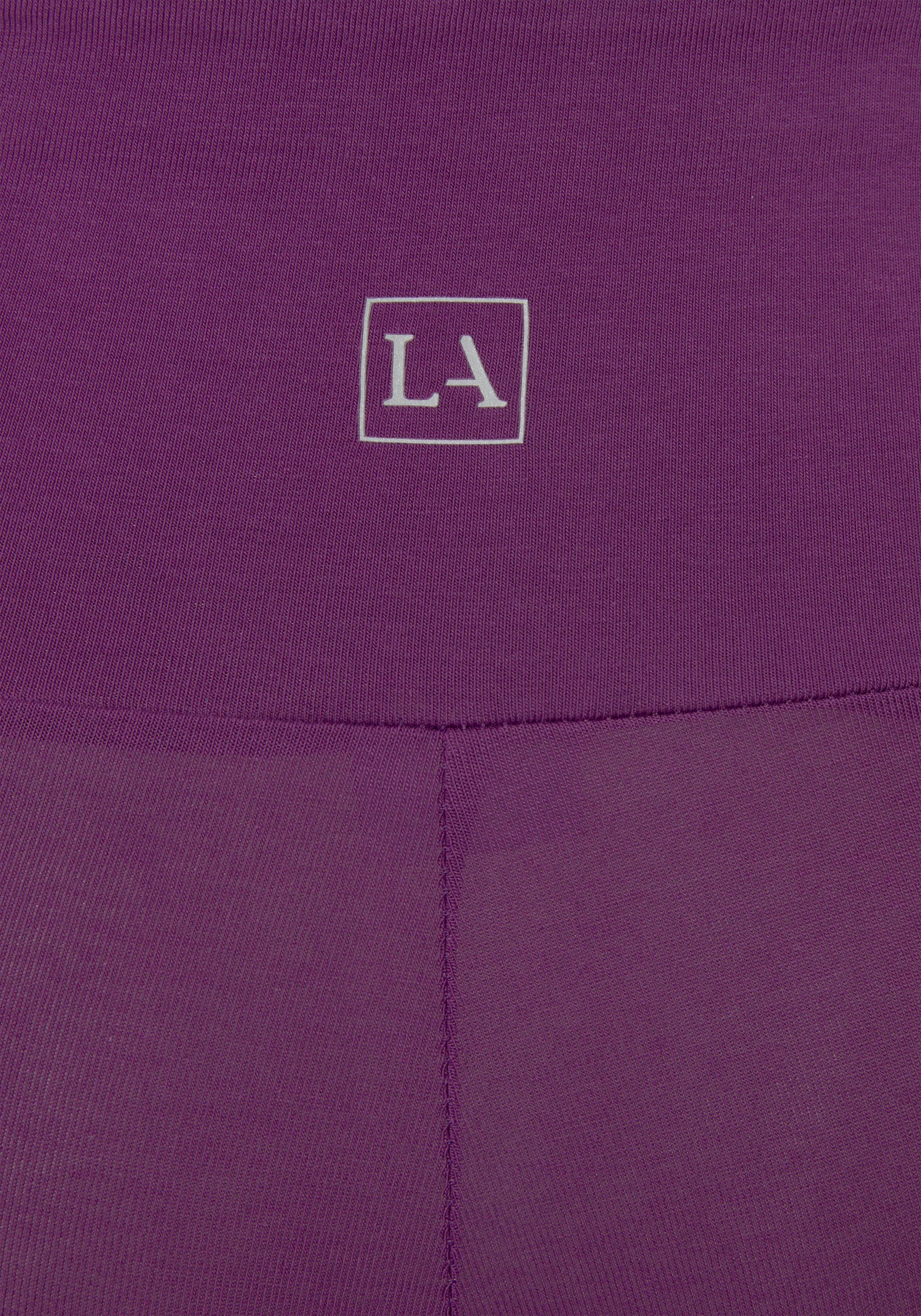 LASCANA Shorts, mit breitem Bündchen und Logodruck, Loungewear