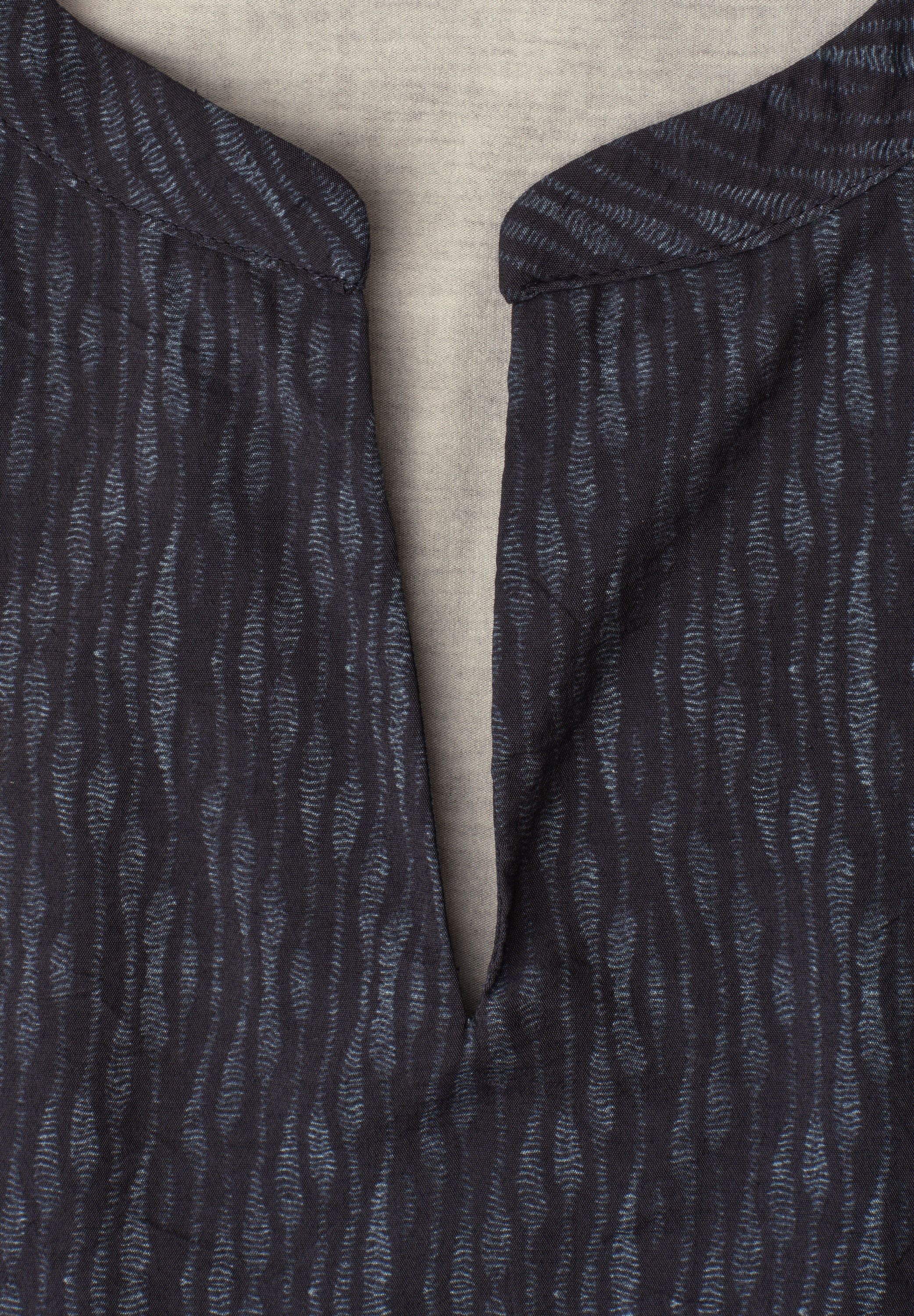 STREET ONE Kurzarmshirt Sommerbluse im Tunika-Look und mit grafischem Muster