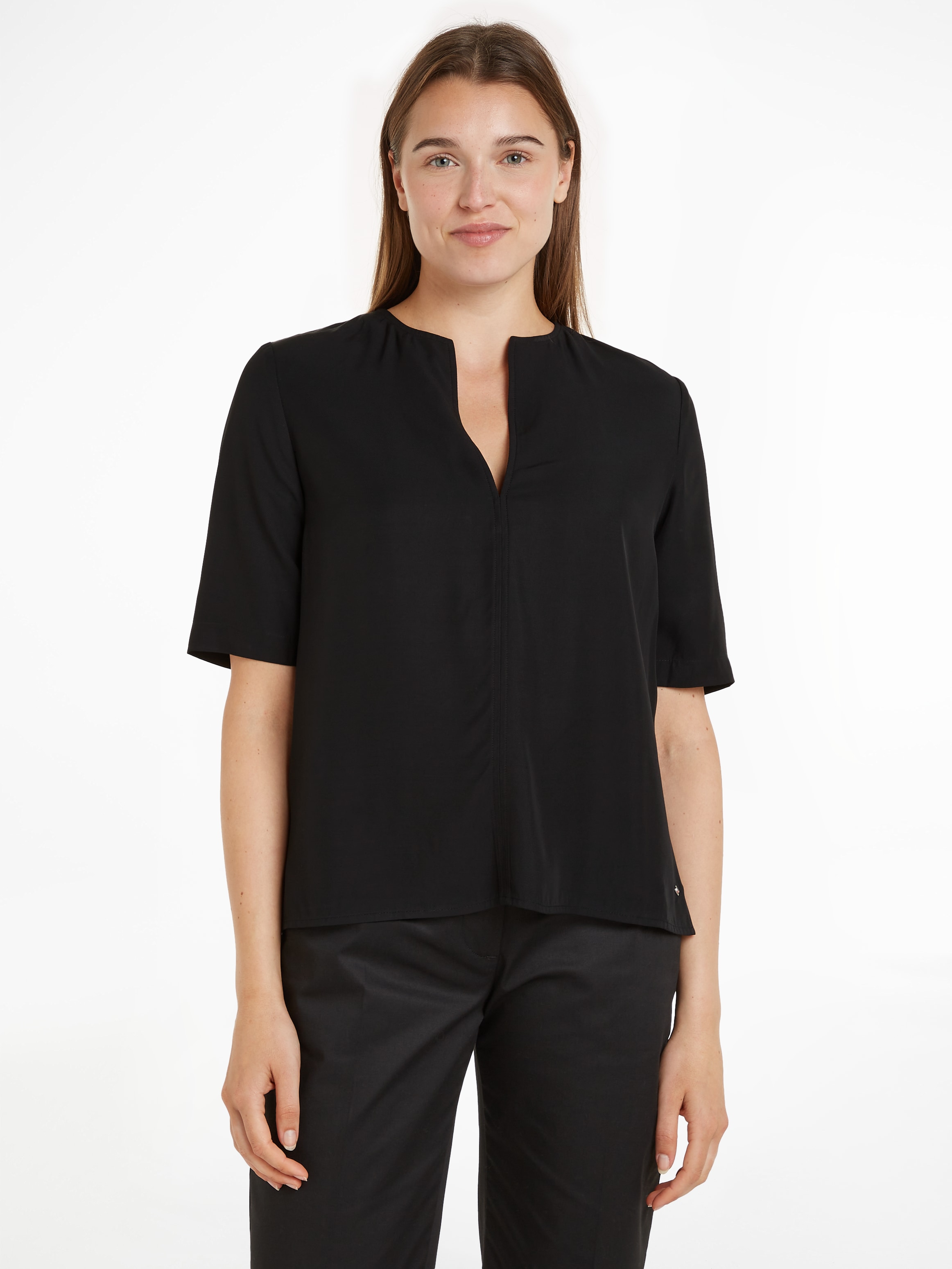 Klassische Bluse »VISCOSE REGULAR V-NECK SS BLOUSE«, mit Tommy Hilfiger Markenlabel