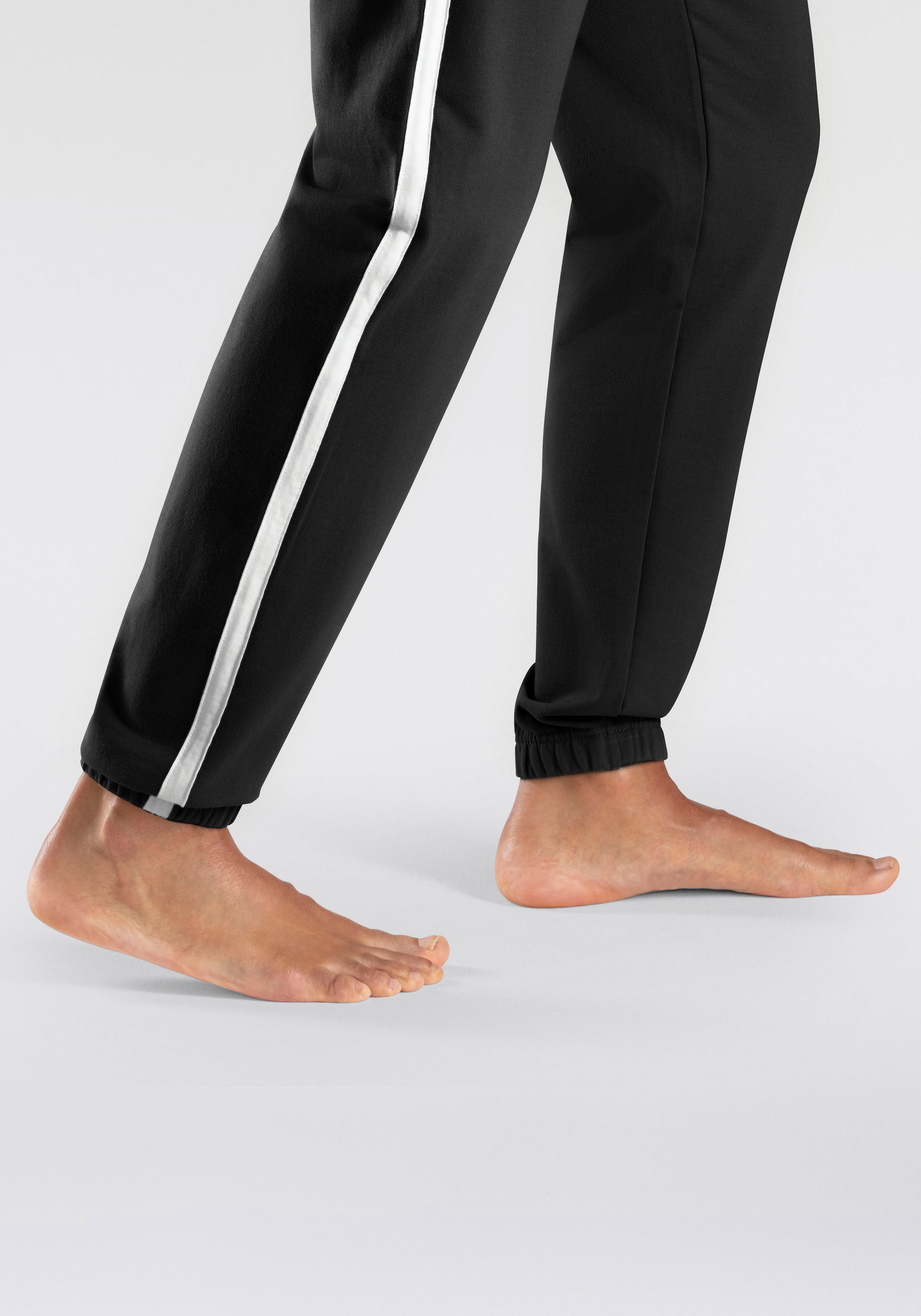 Bench. Loungewear Jogginghose »lange Relaxhose, Sweathose«, aus leichter Sweat-Qualität