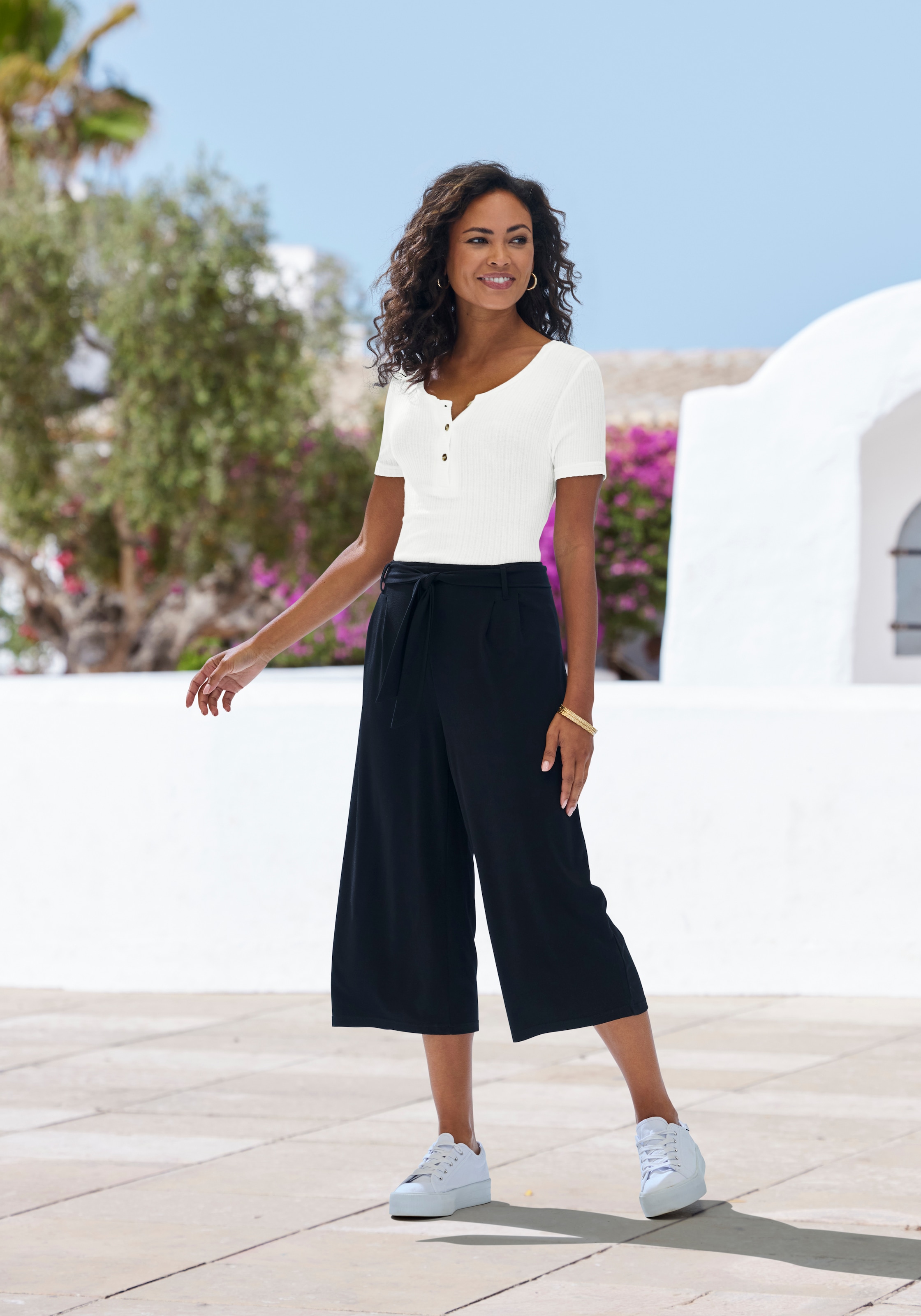 LASCANA T-Shirt »mit kurzer Knopfleiste« aus weicher Viskose-Ripp-Qualität