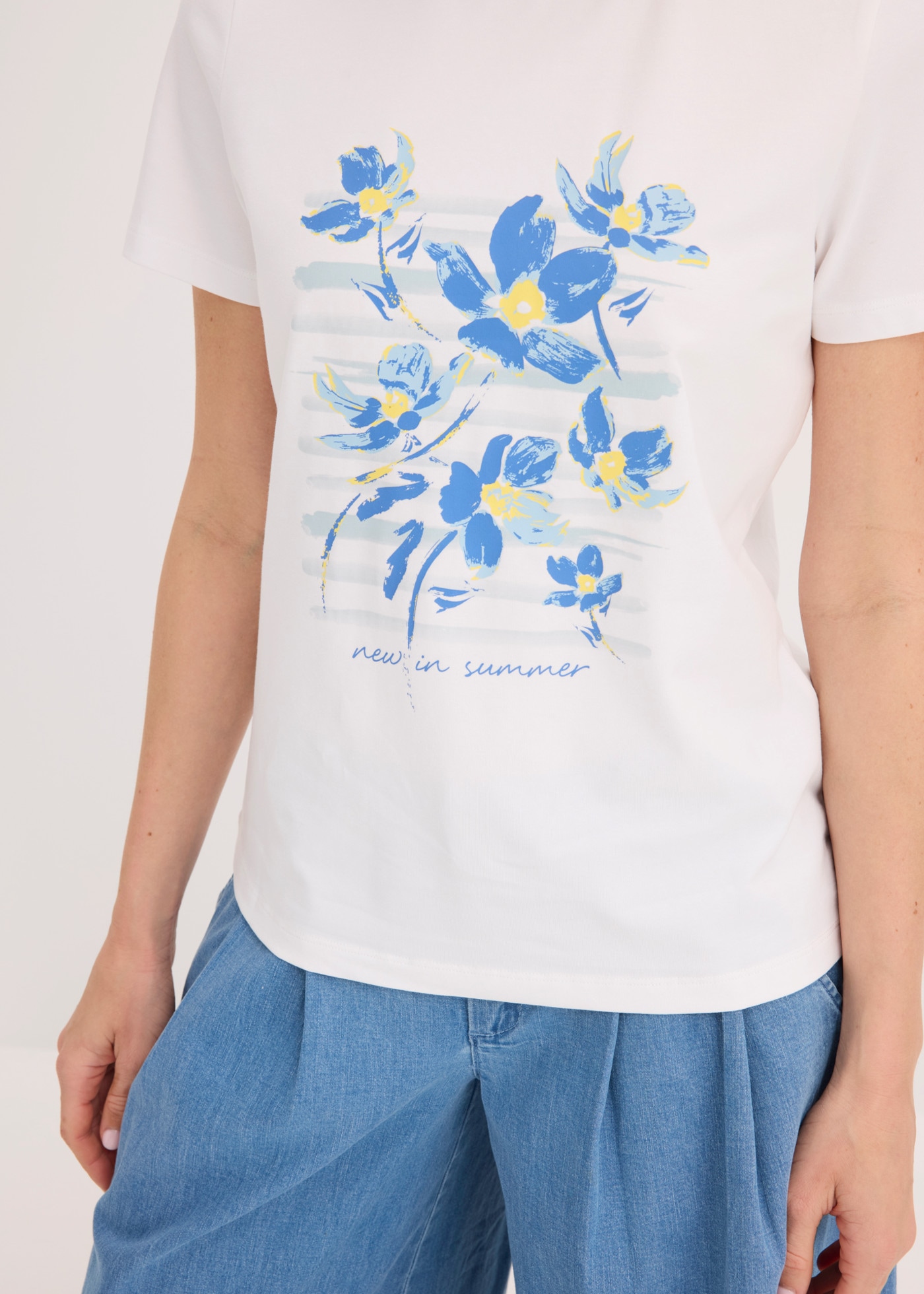 bonprix T-Shirt bequeme Passform, aus Baumwolle und Elasthan, Kurzarm-Design