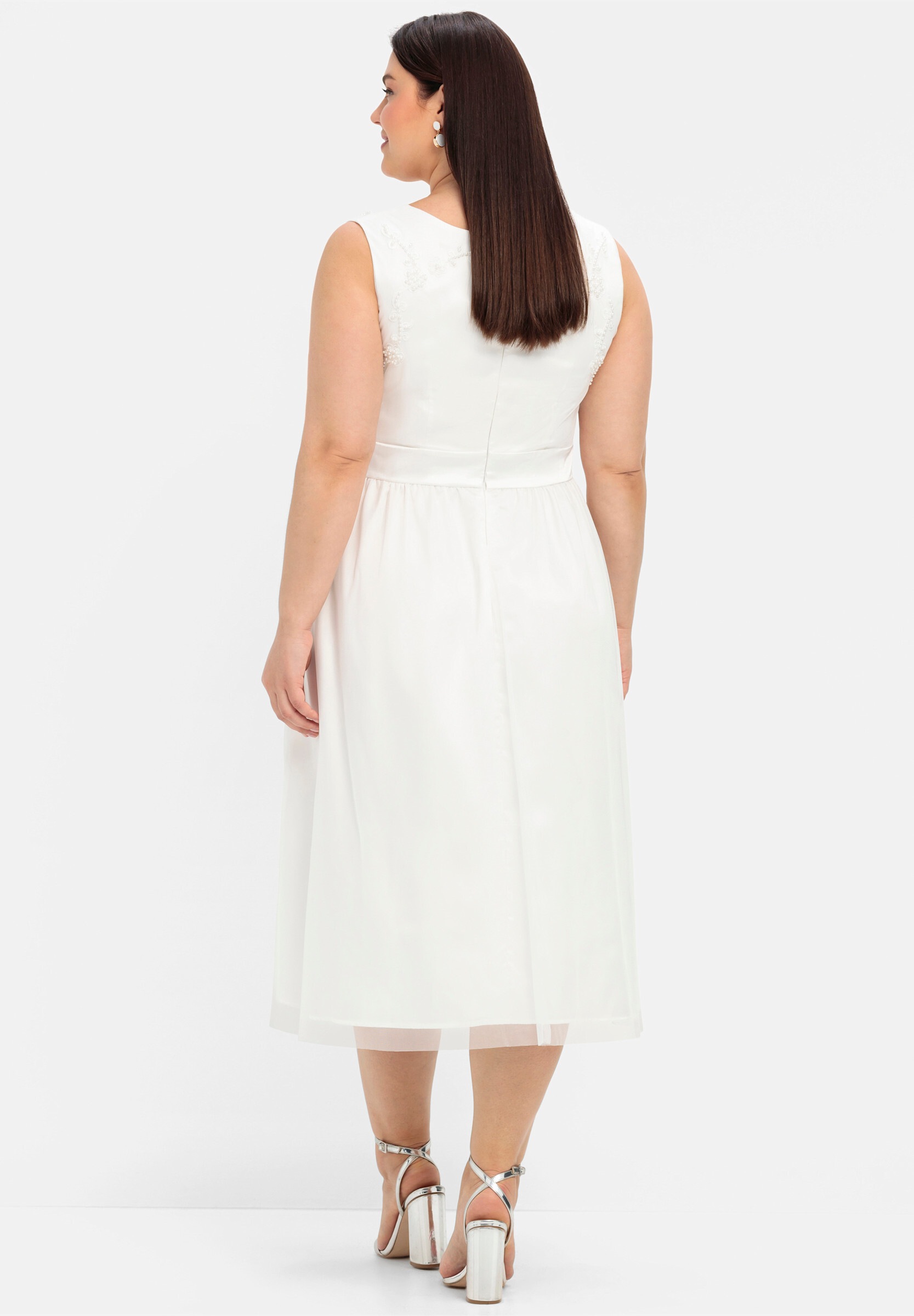 Sheego Cocktailkleid »Abendkleid Abendkleid mit Stickerei und Perlen« Ohne Tasche mit Stickerei