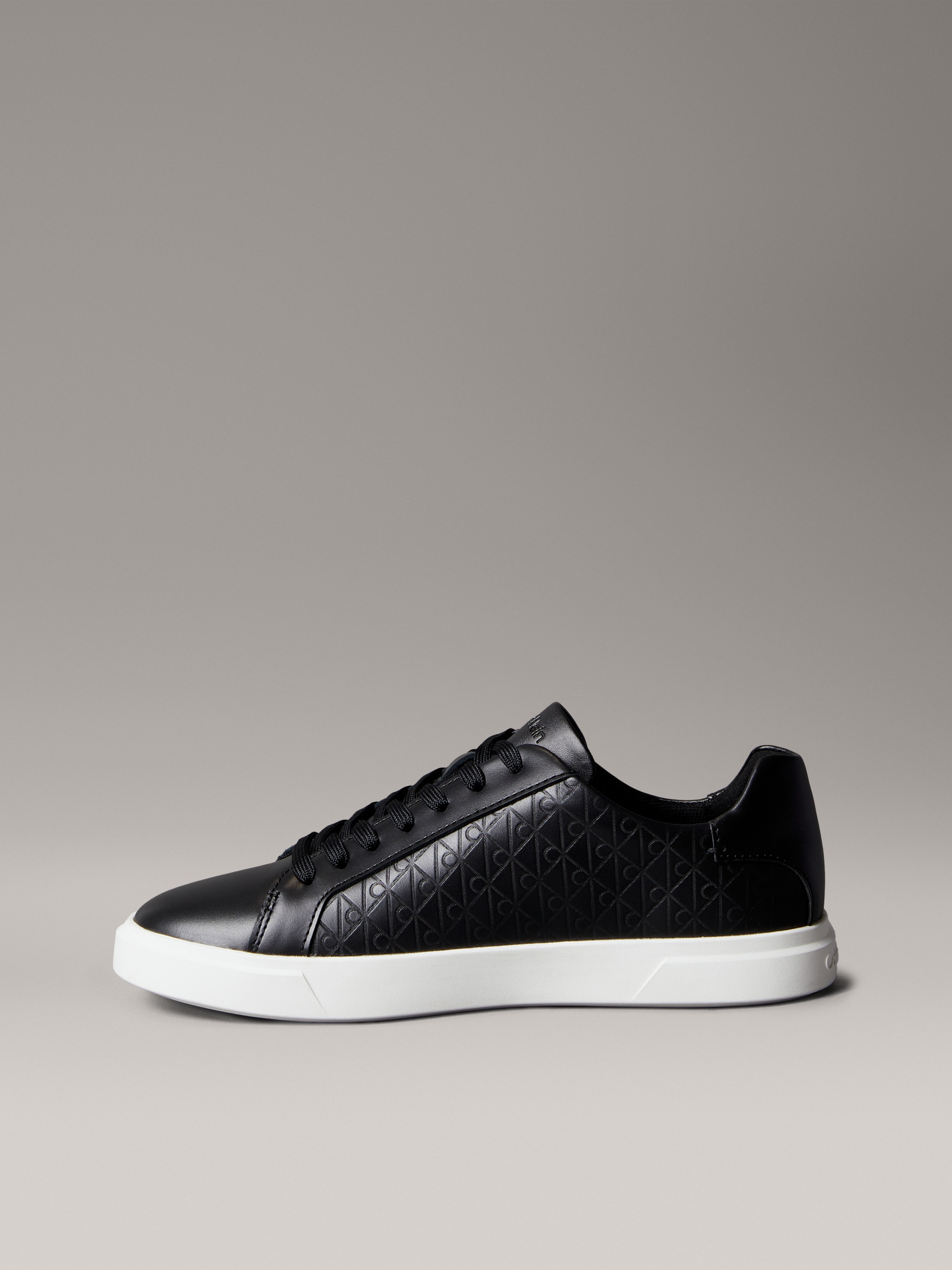Calvin Klein Sneaker »LOW PRO CUPS LACE UP LTH AOP«, Schnürschuh, Freizeitschuh, Halbschuh mit CK-Muster