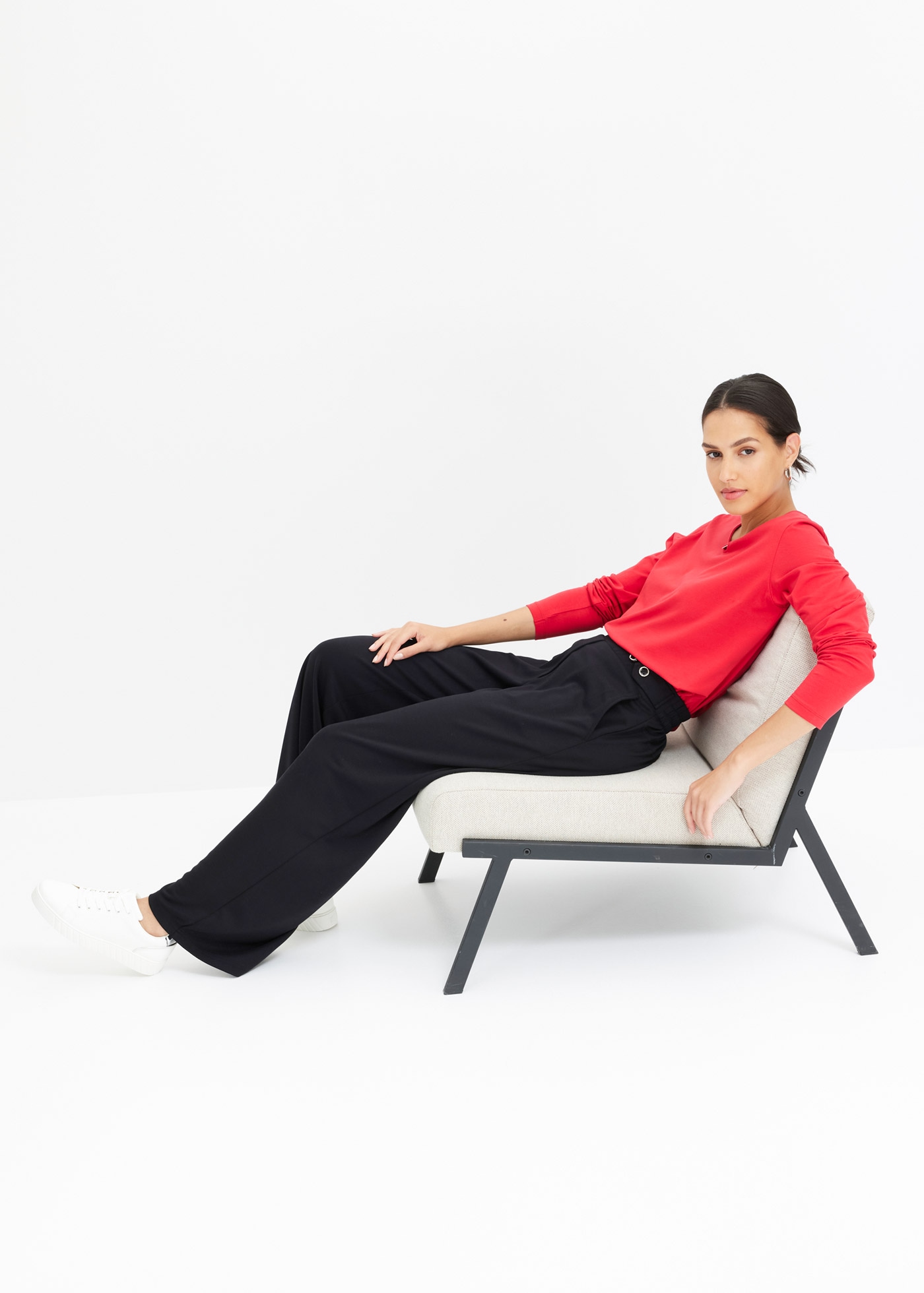 bonprix Langarmshirt bequeme Passform, Langarm, tolle Ösen-Details