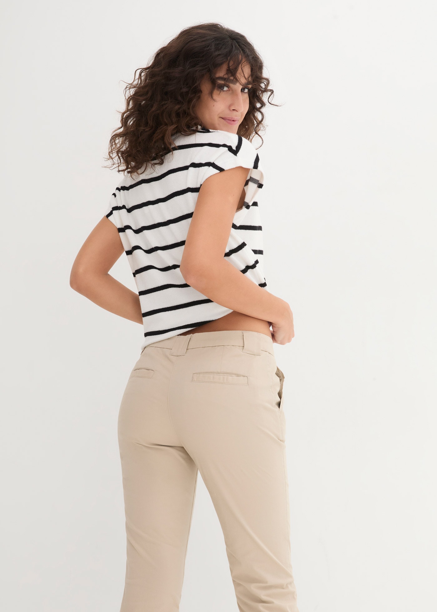 bonprix Chinohose  schmale Form, mit Bundfalten und praktischen Taschen